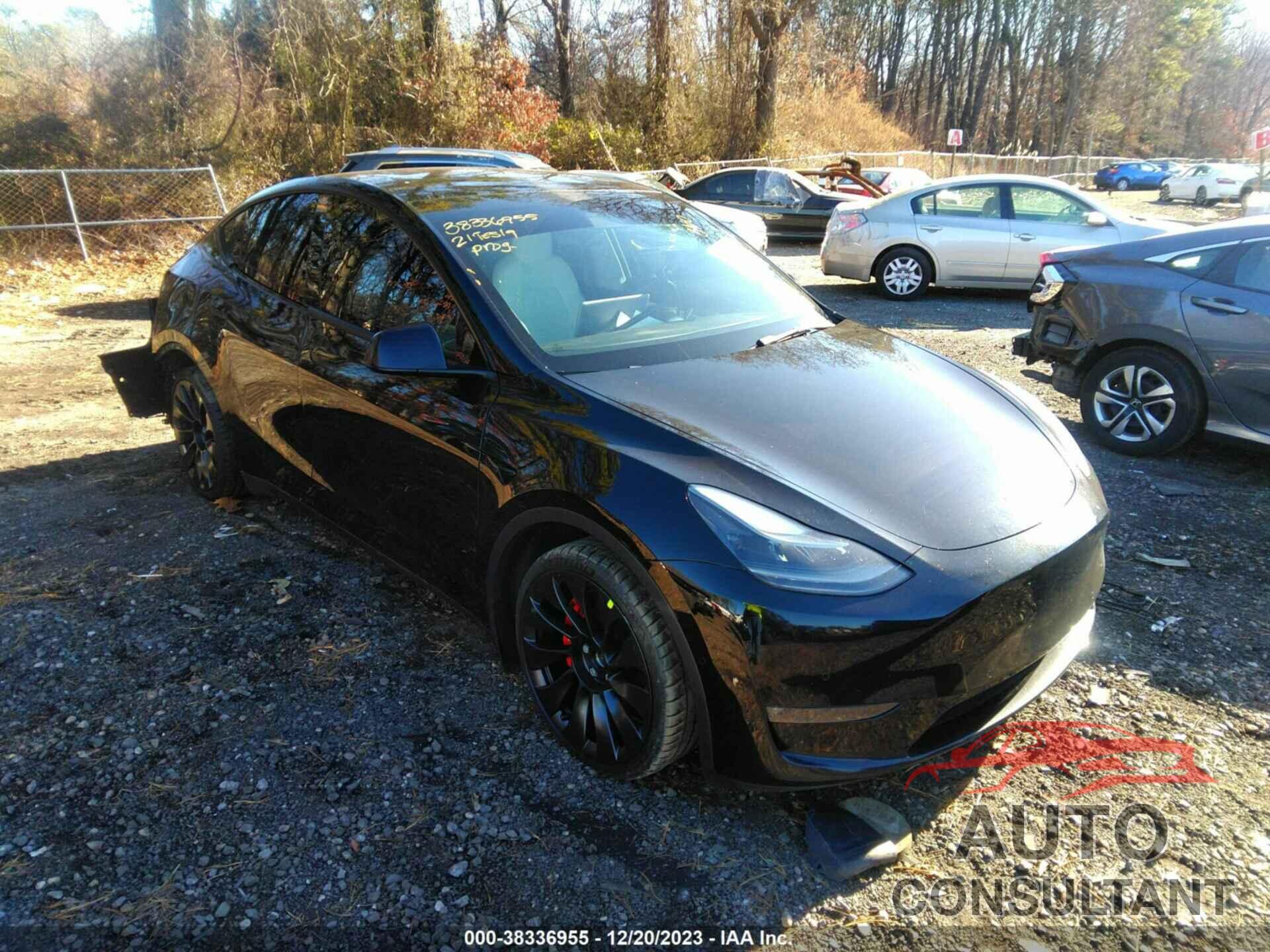 TESLA MODEL Y 2021 - 5YJYGDEF9MF136881