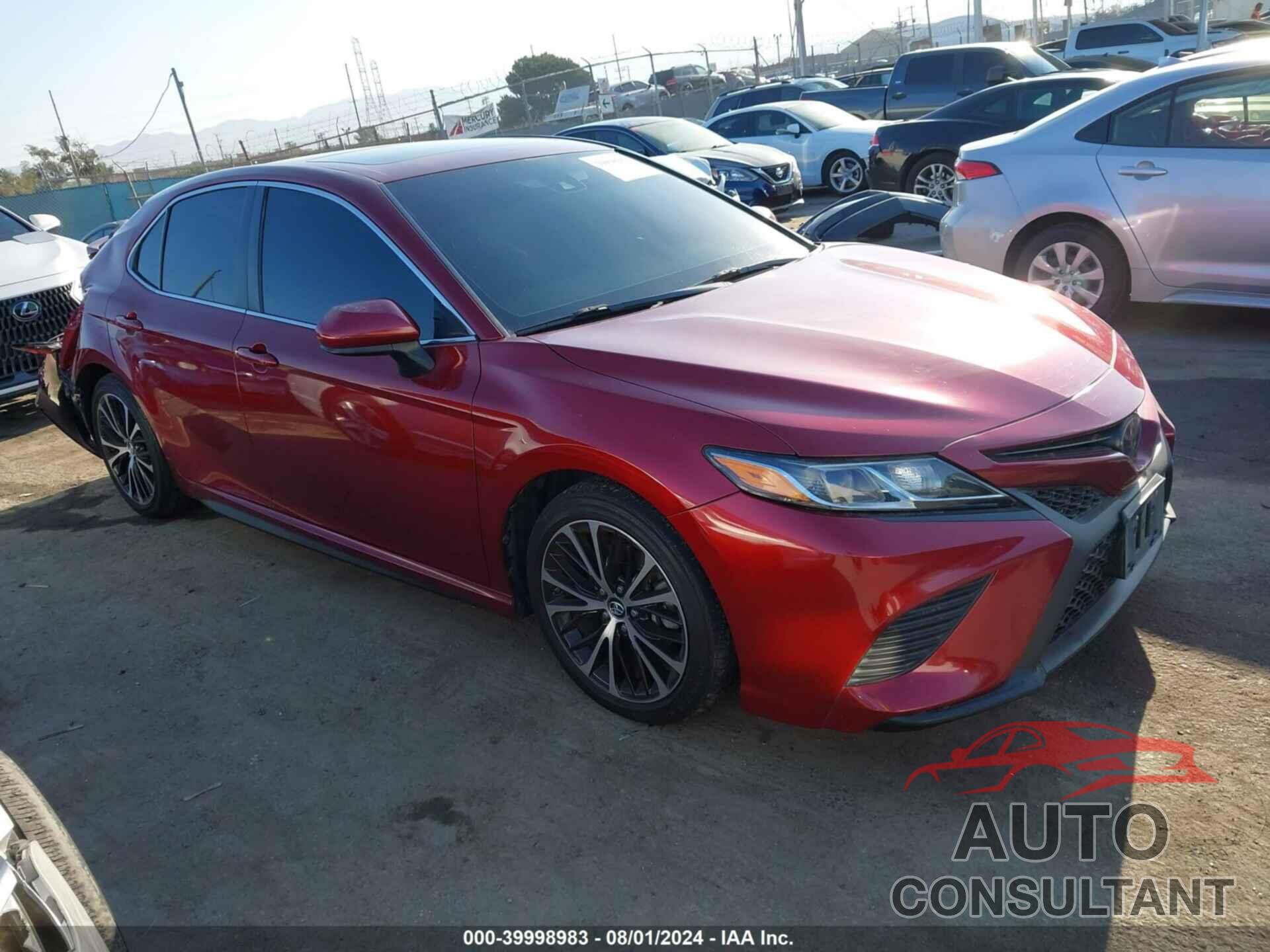 TOYOTA CAMRY 2018 - 4T1B11HK2JU609100