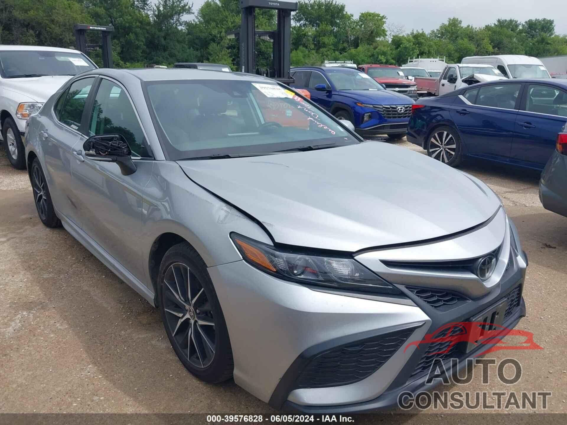 TOYOTA CAMRY 2022 - 4T1G11AK6NU047062