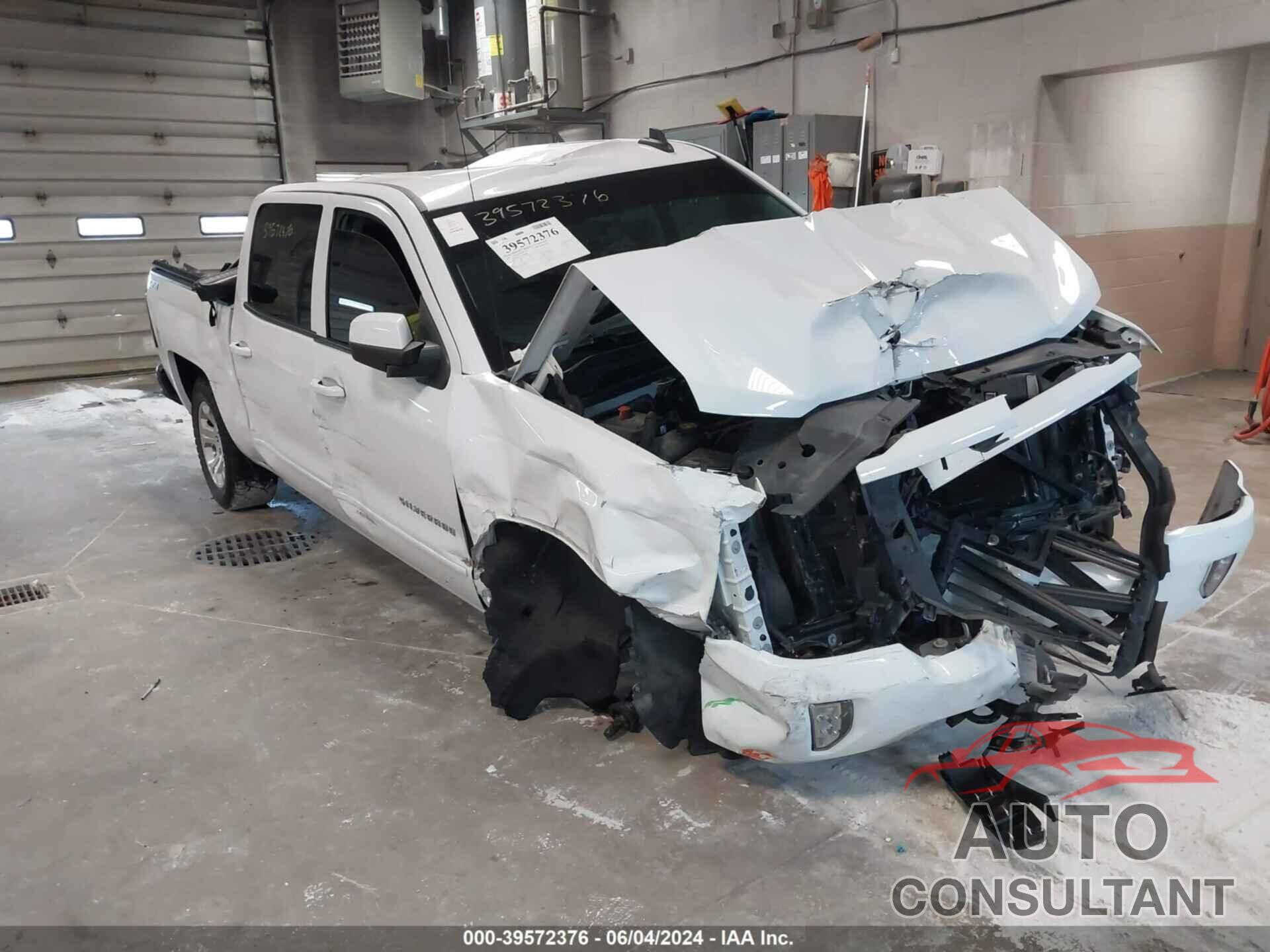 CHEVROLET SILVERADO 1500 2018 - 3GCUKREC8JG277981