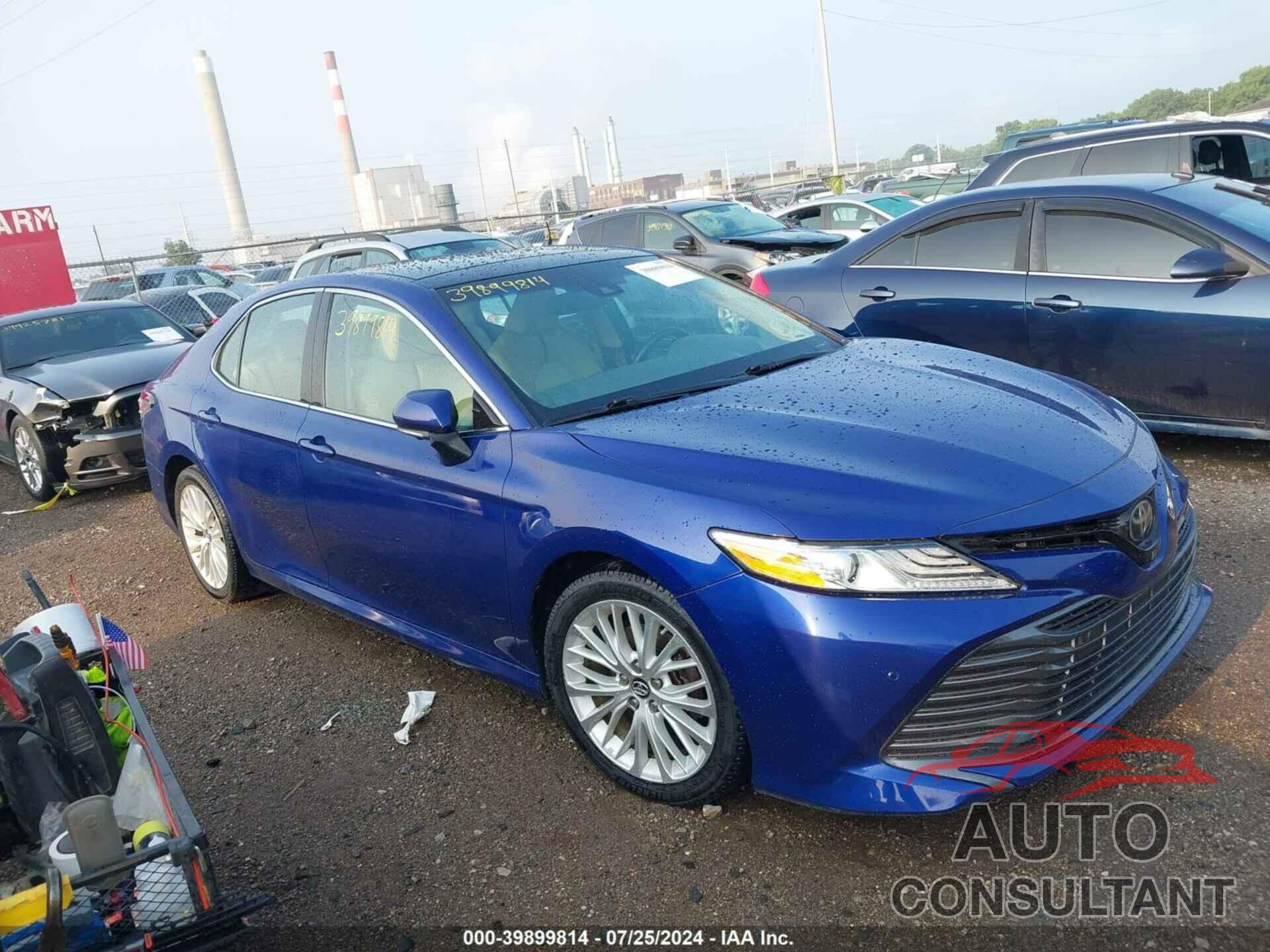 TOYOTA CAMRY 2018 - 4T1B11HK1JU529335