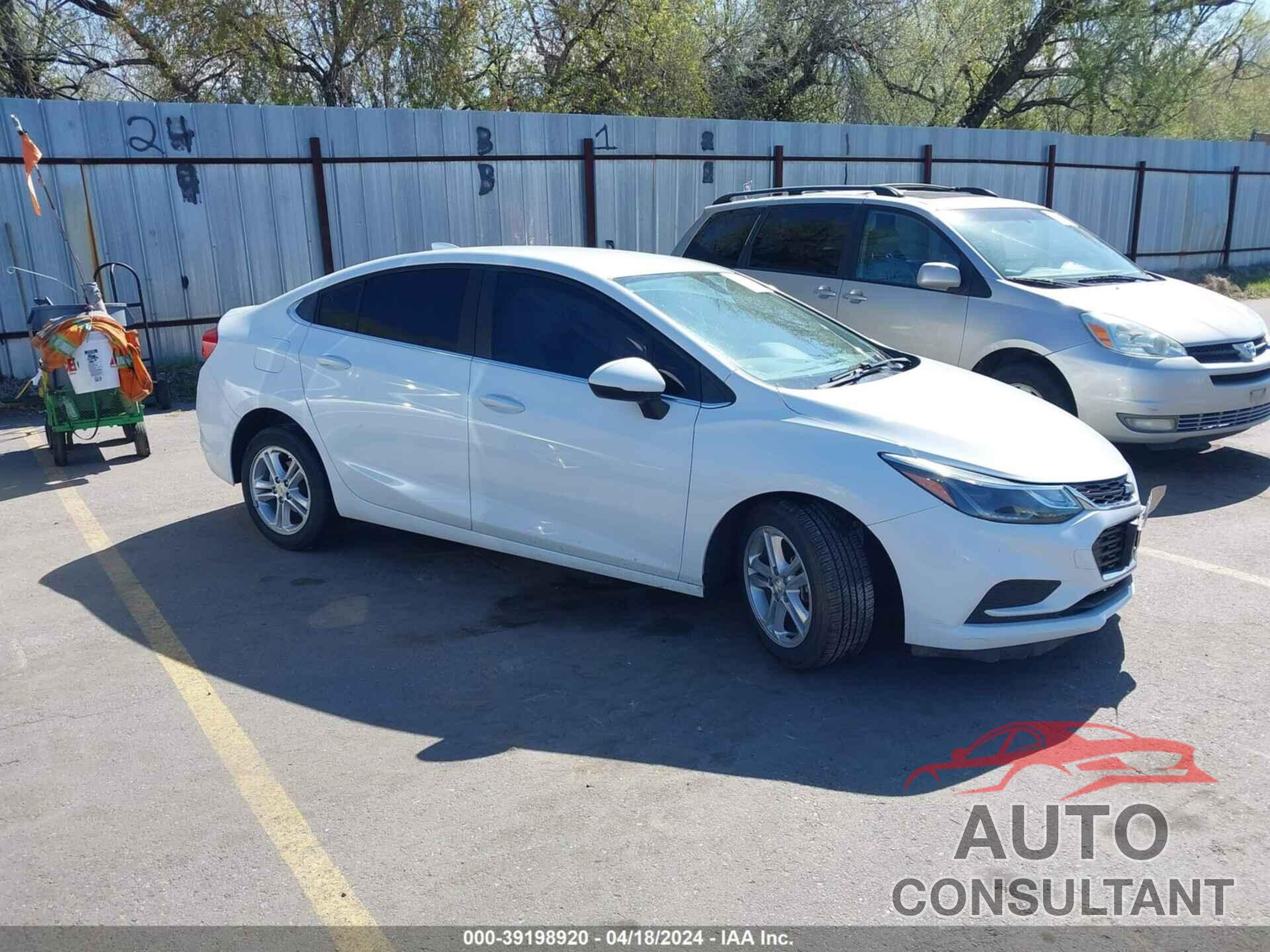 CHEVROLET CRUZE 2018 - 1G1BE5SM7J7106566