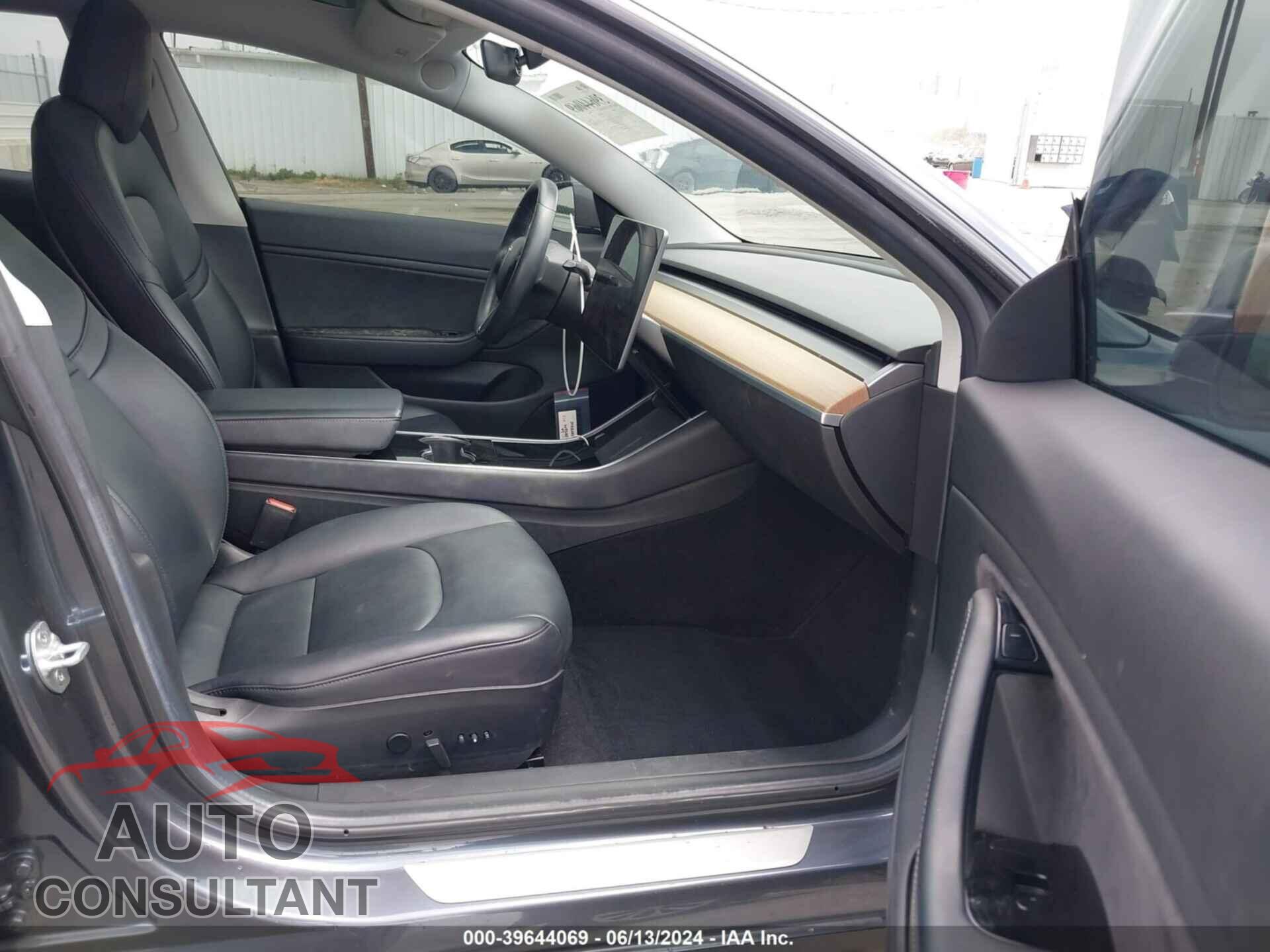 TESLA MODEL 3 2018 - 5YJ3E1EA0JF009533