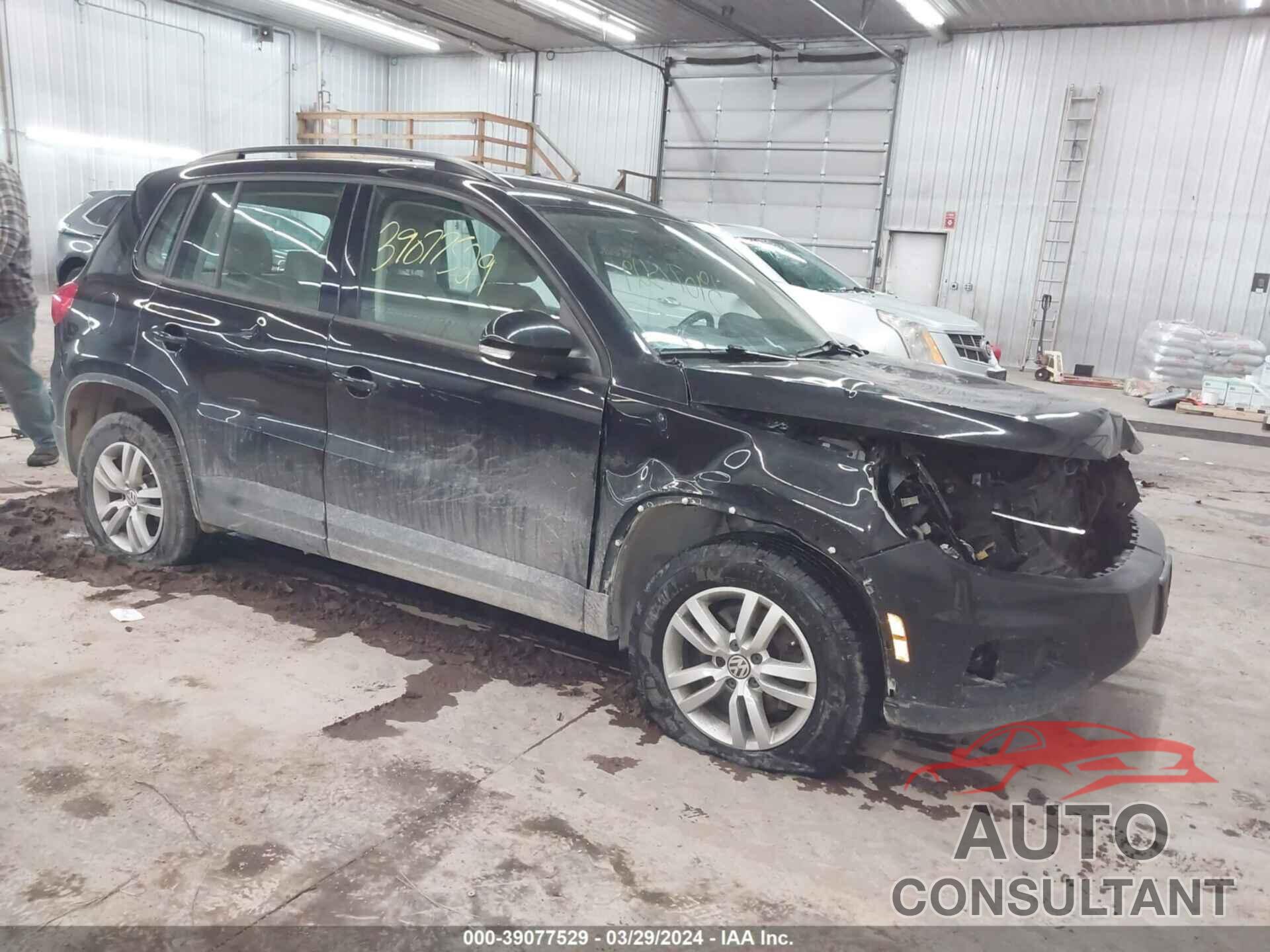 VOLKSWAGEN TIGUAN 2017 - WVGBV7AX2HK010930