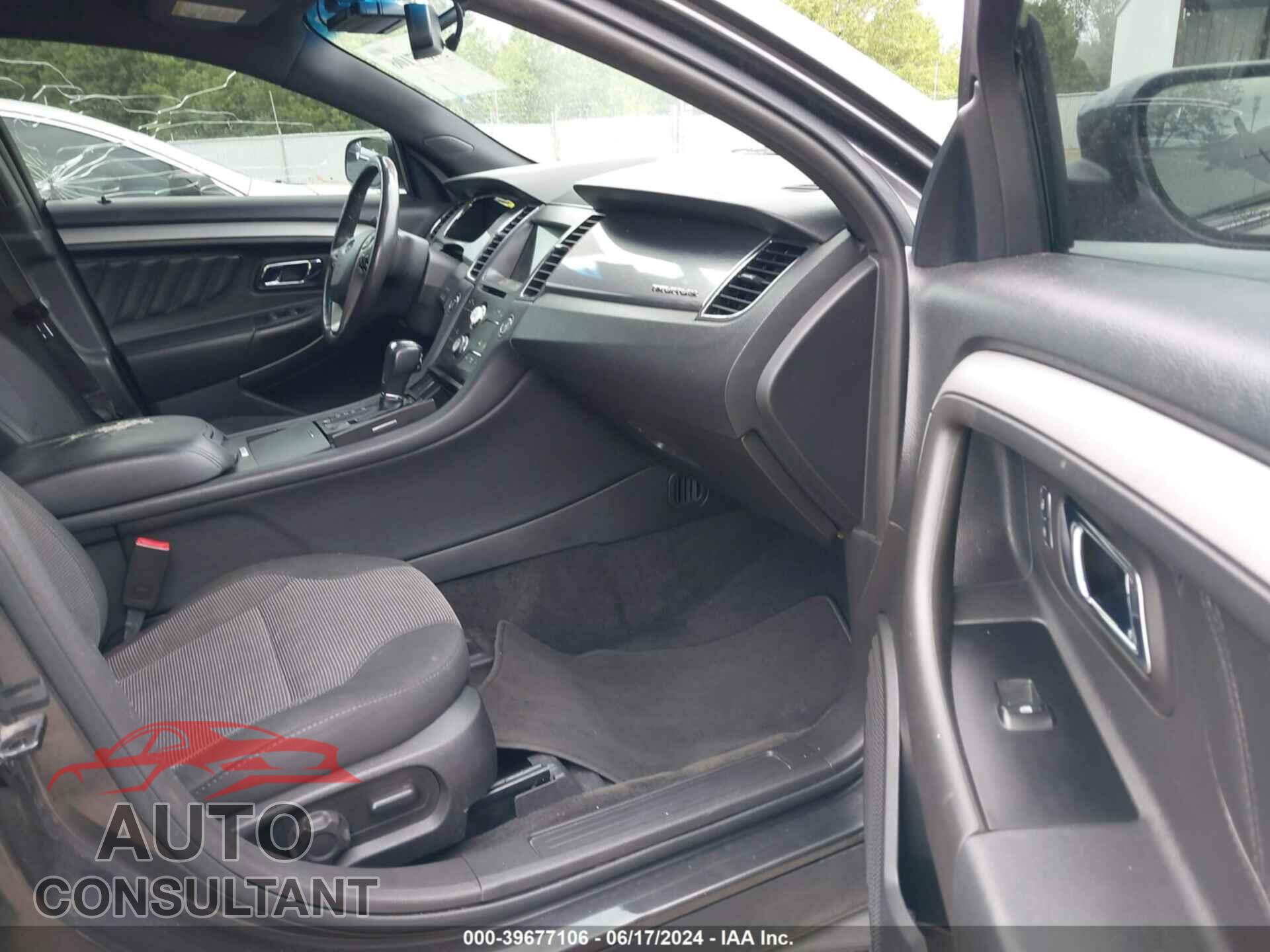 FORD TAURUS 2016 - 1FAHP2E82GG106949