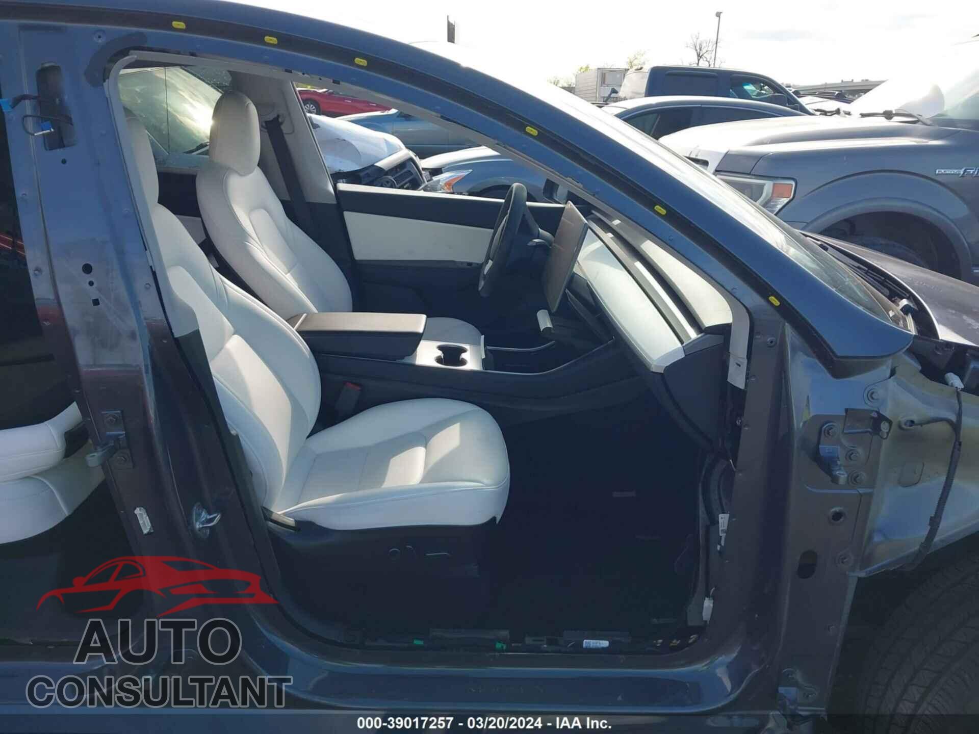 TESLA MODEL Y 2021 - 5YJYGDEFXMF081437