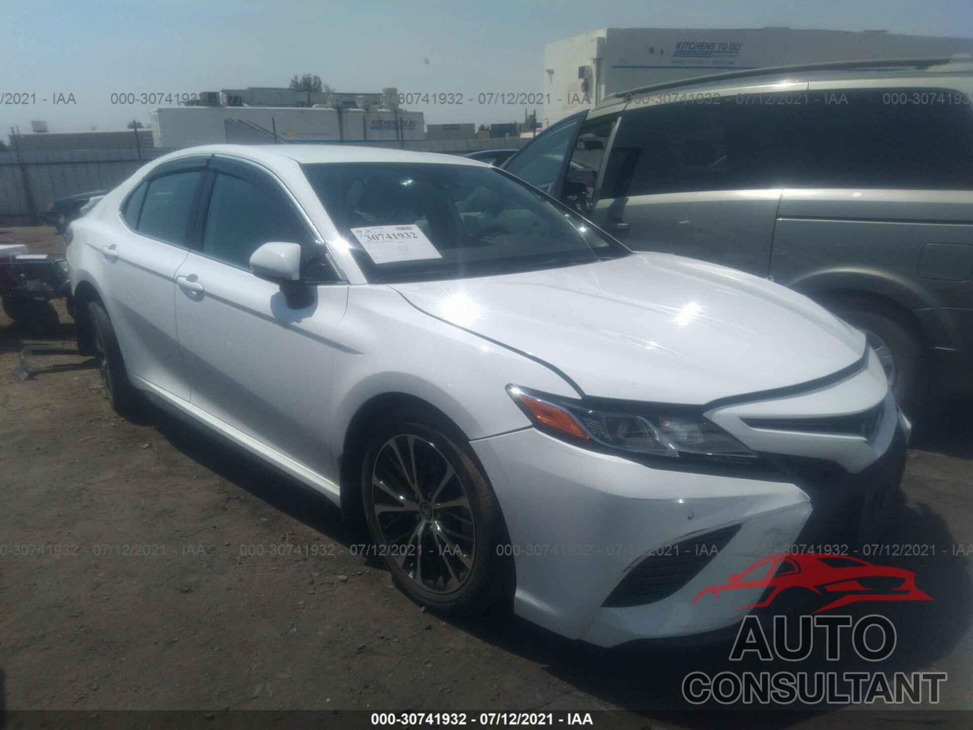 TOYOTA CAMRY 2020 - 4T1G11AK6LU945772