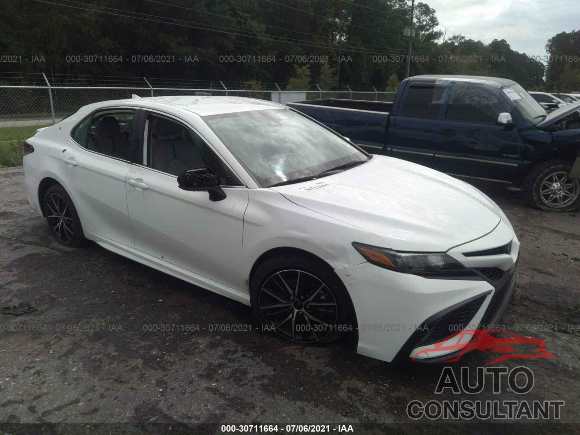 TOYOTA CAMRY 2021 - 4T1G11AKXMU407593