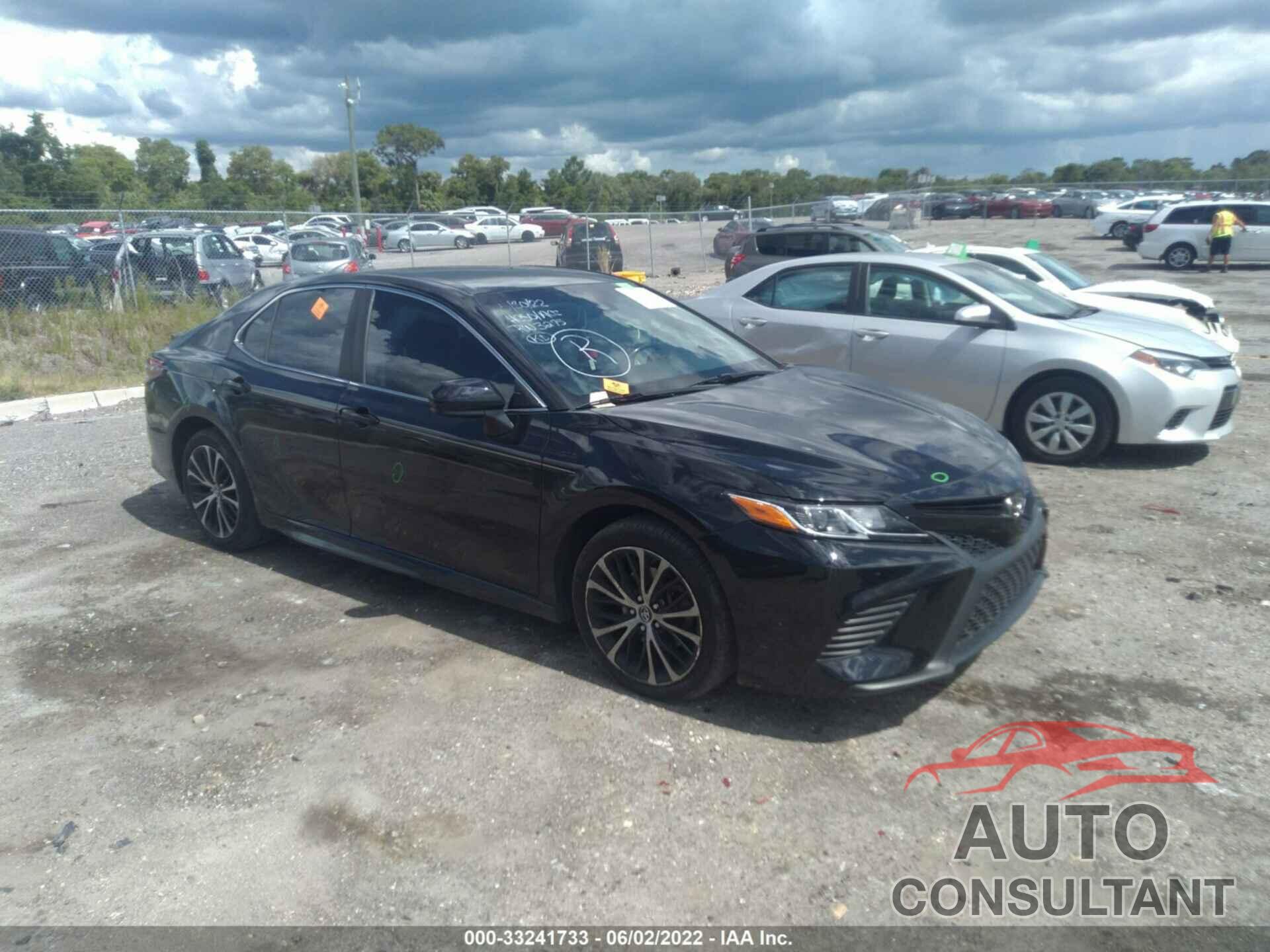 TOYOTA CAMRY 2018 - 4T1B11HK1JU071814