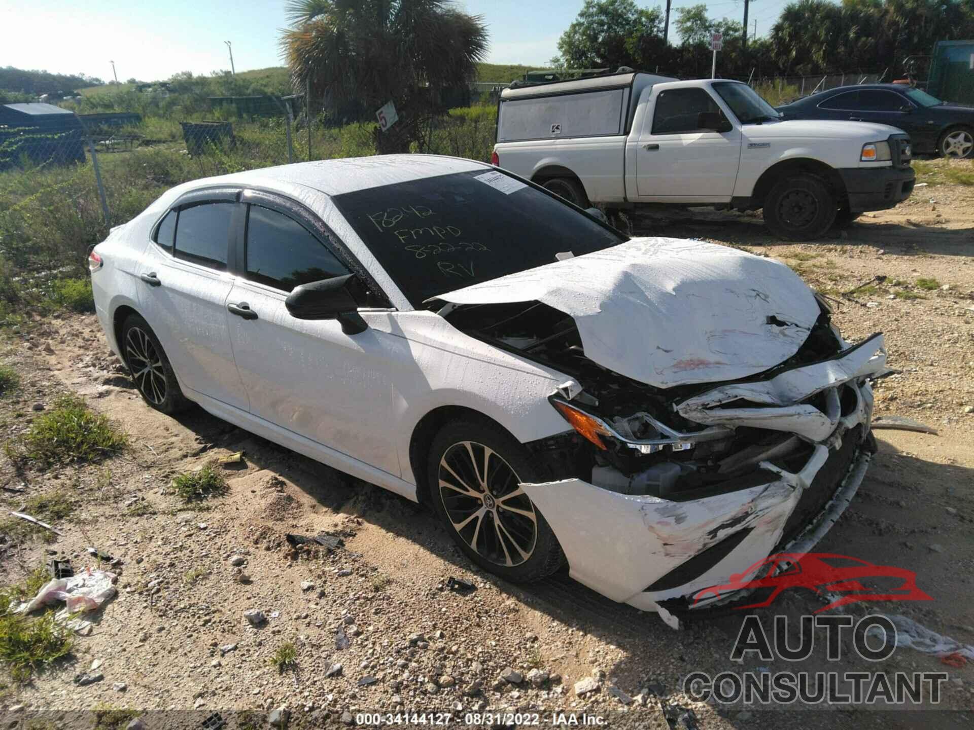 TOYOTA CAMRY 2018 - 4T1B11HK3JU593909