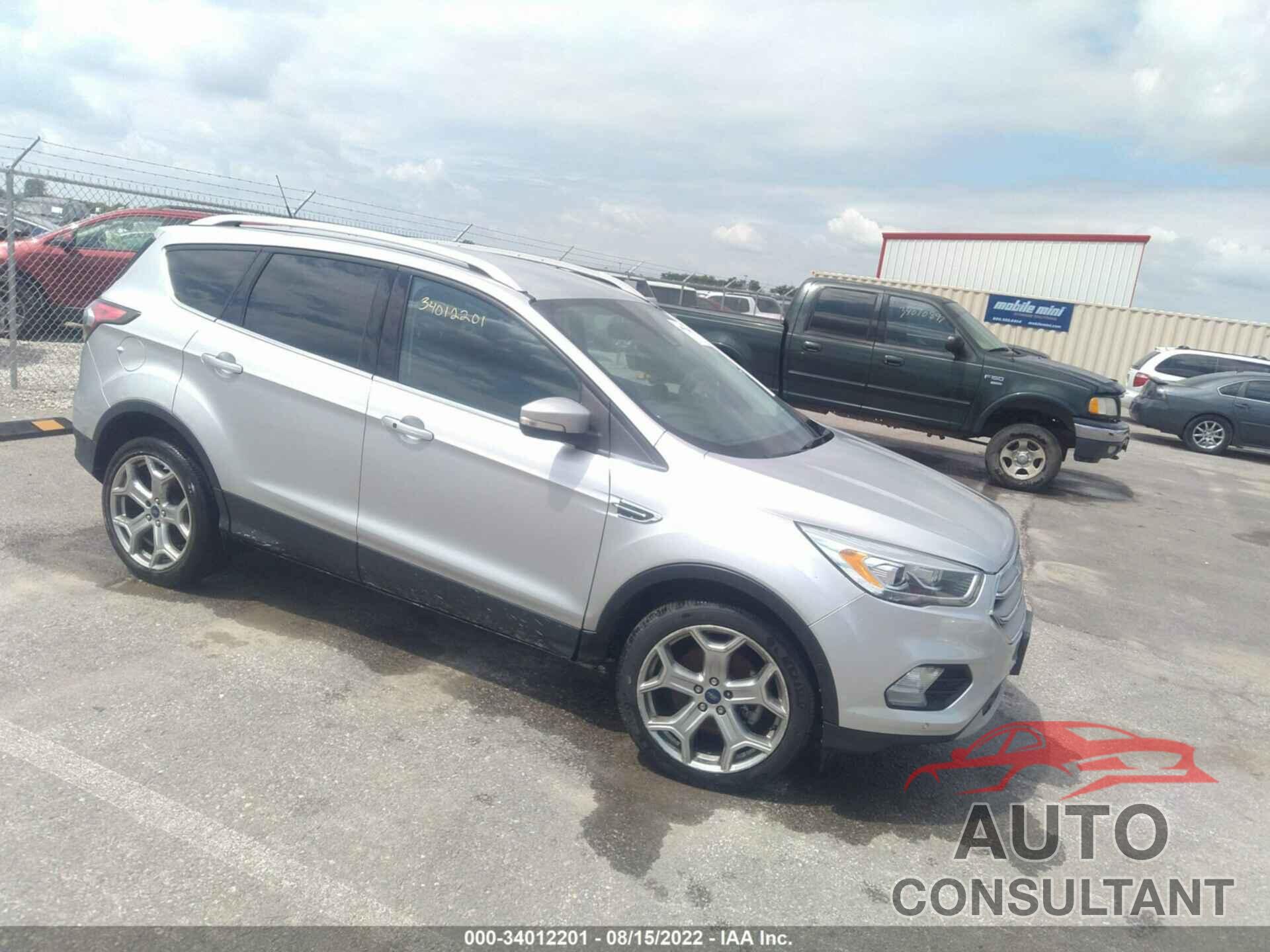 FORD ESCAPE 2017 - 1FMCU9J92HUA38767