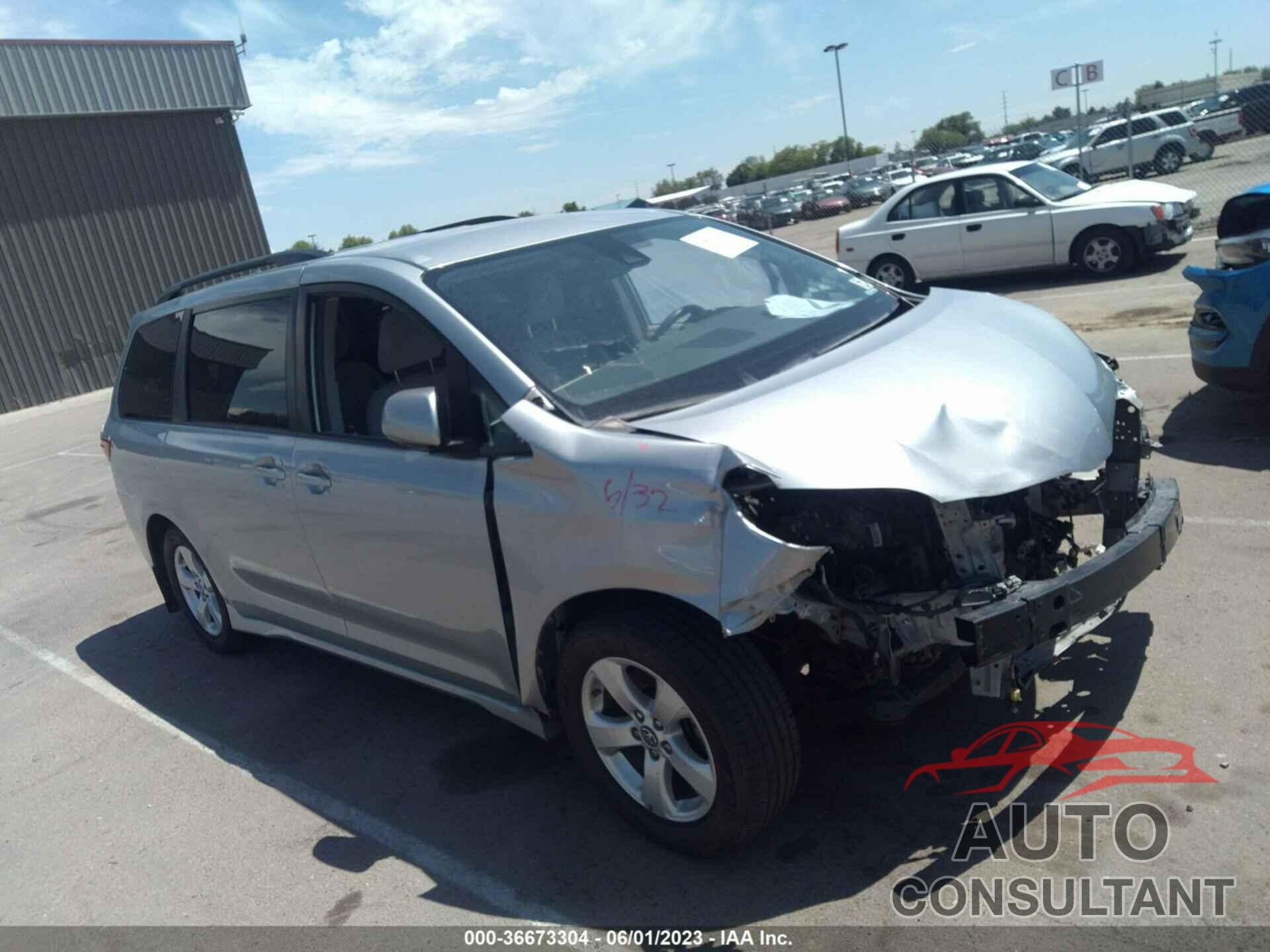 TOYOTA SIENNA 2019 - 5TDKZ3DC0KS020334