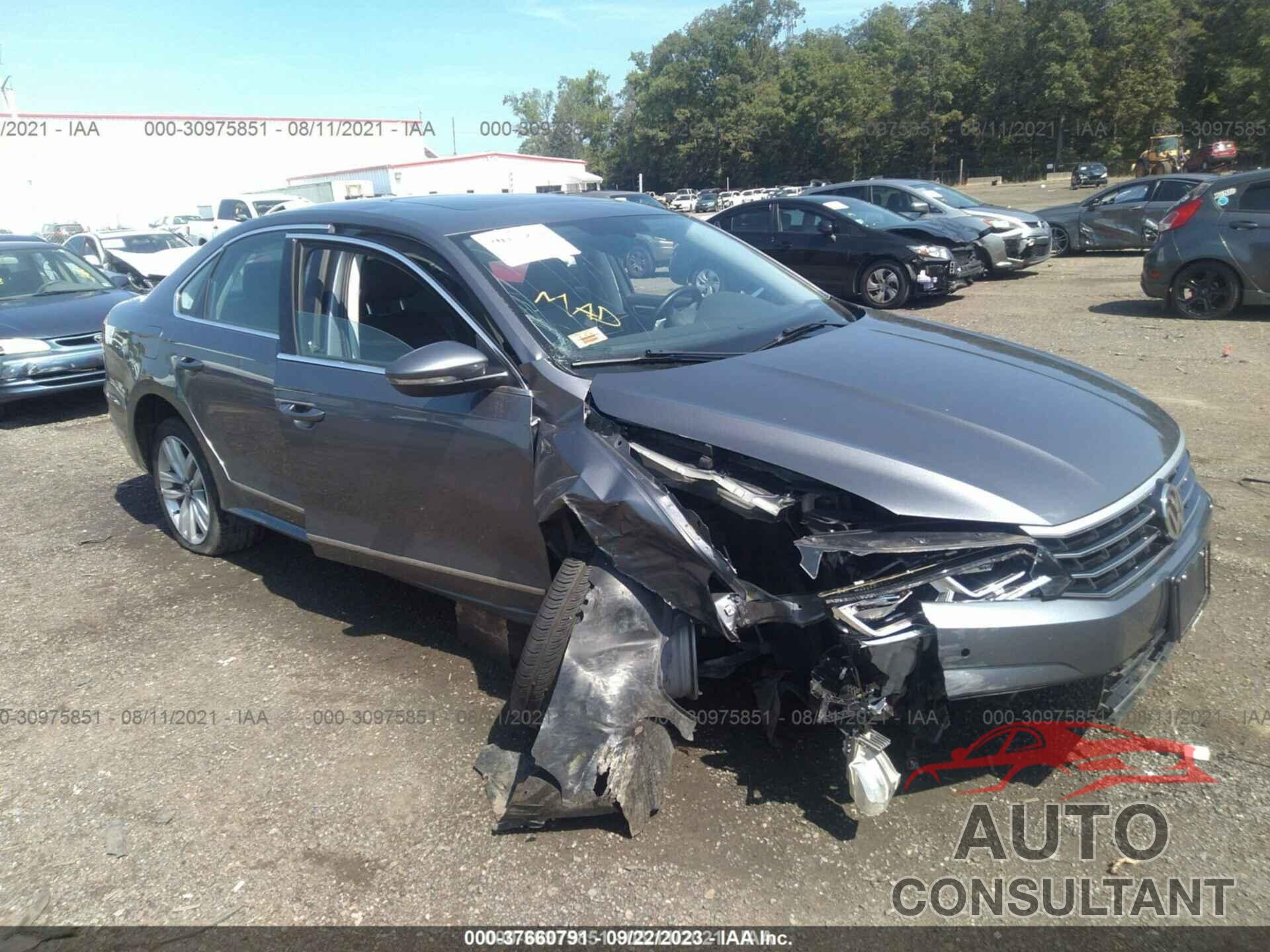 VOLKSWAGEN PASSAT 2017 - 1VWGT7A30HC055479