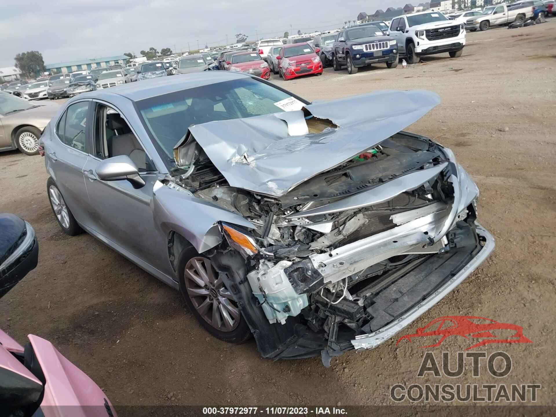 TOYOTA CAMRY 2018 - 4T1B11HK4JU044011