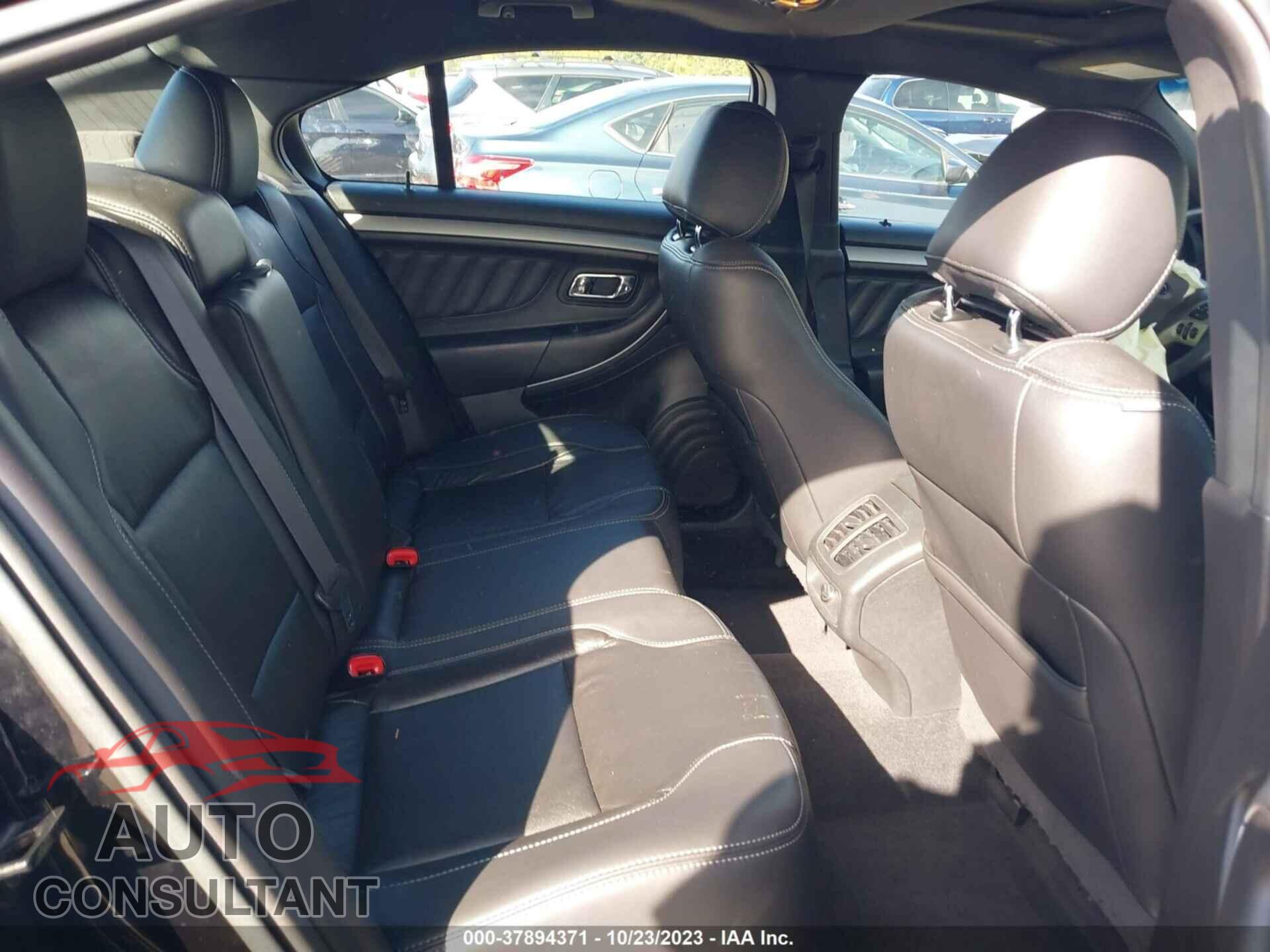 FORD TAURUS 2018 - 1FAHP2E85JG110954