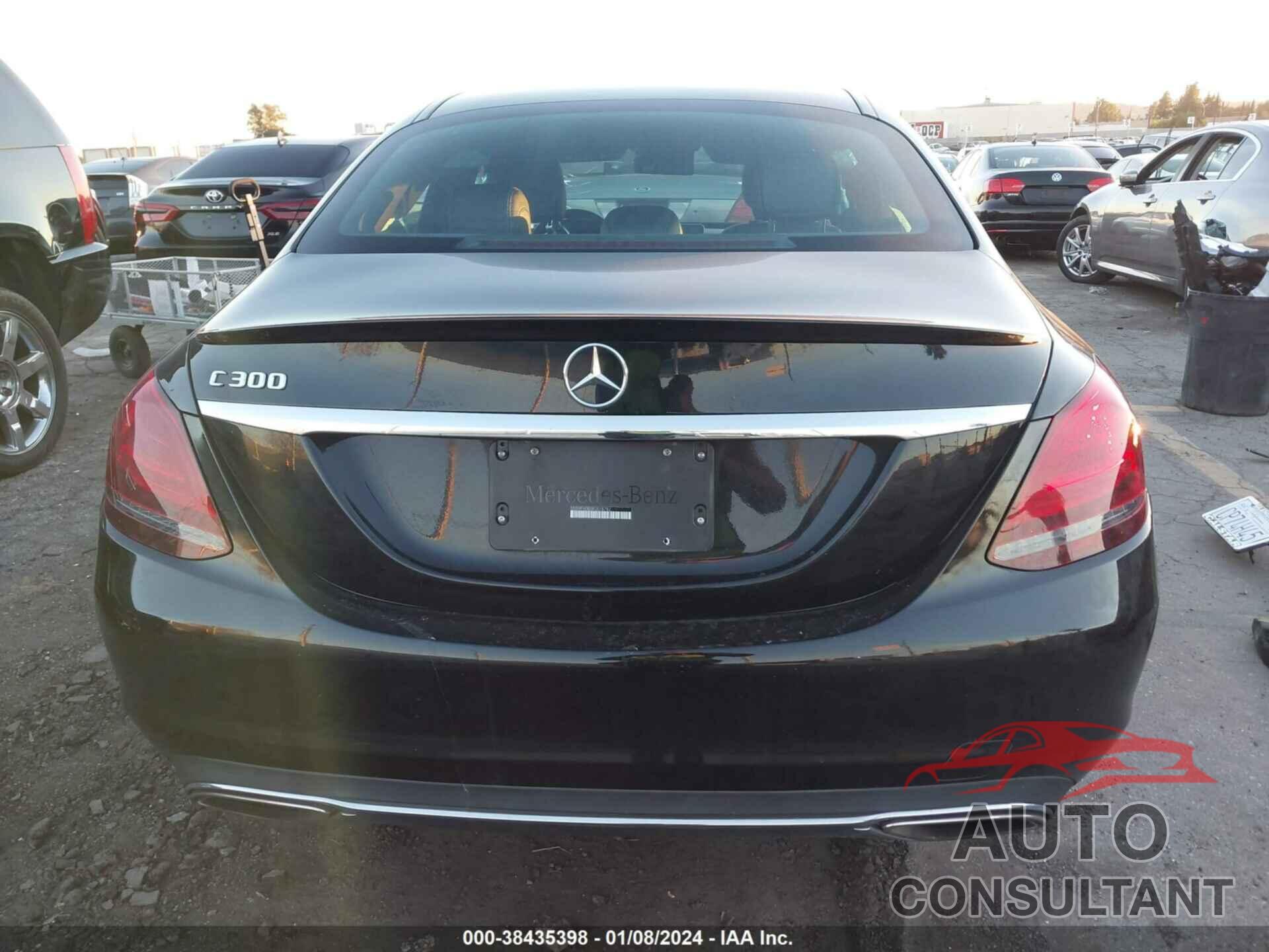 MERCEDES-BENZ C 300 2019 - 55SWF8DB3KU318782