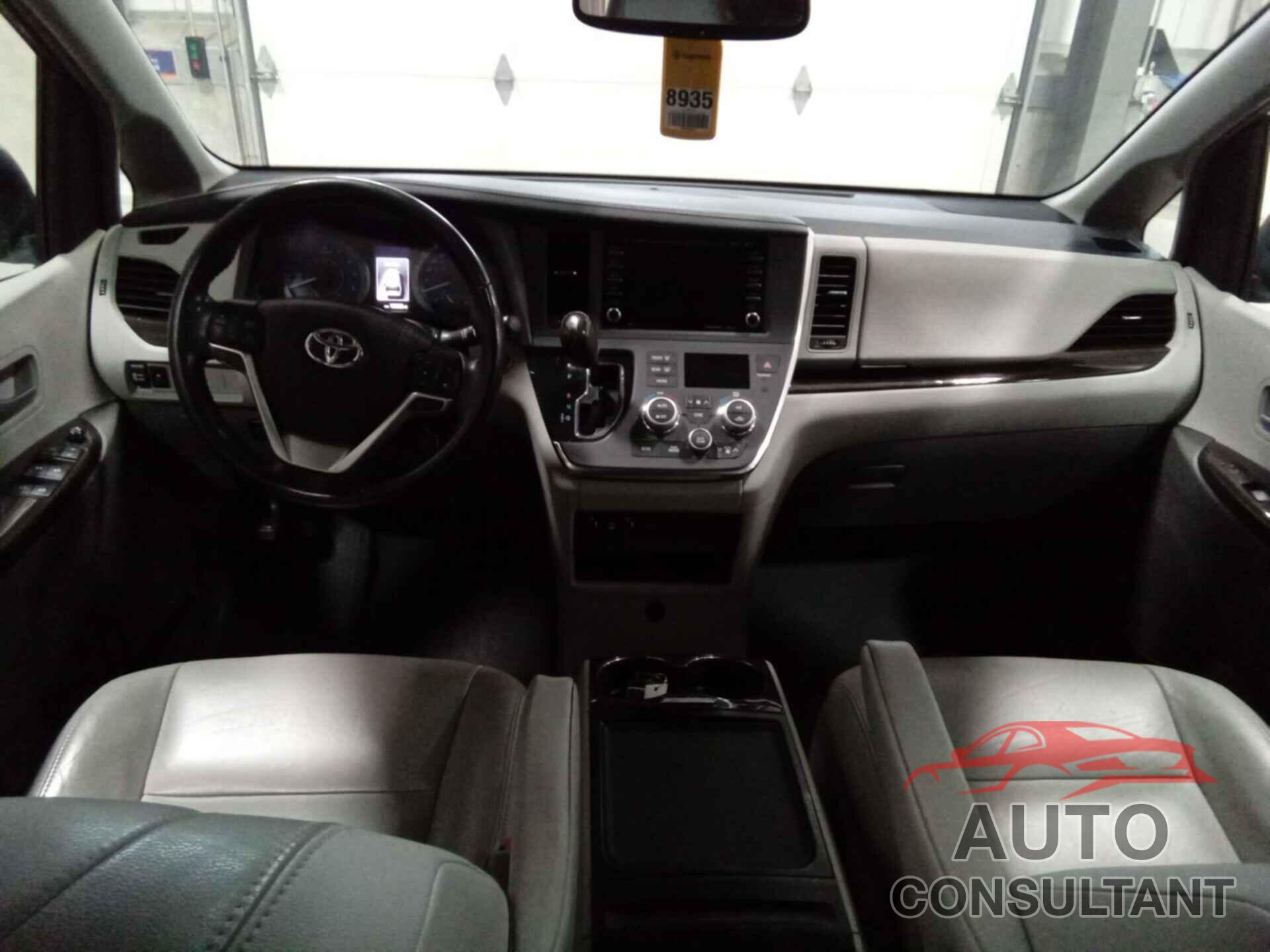 TOYOTA SIENNA 2019 - 5TDDZ3DC3KS220648