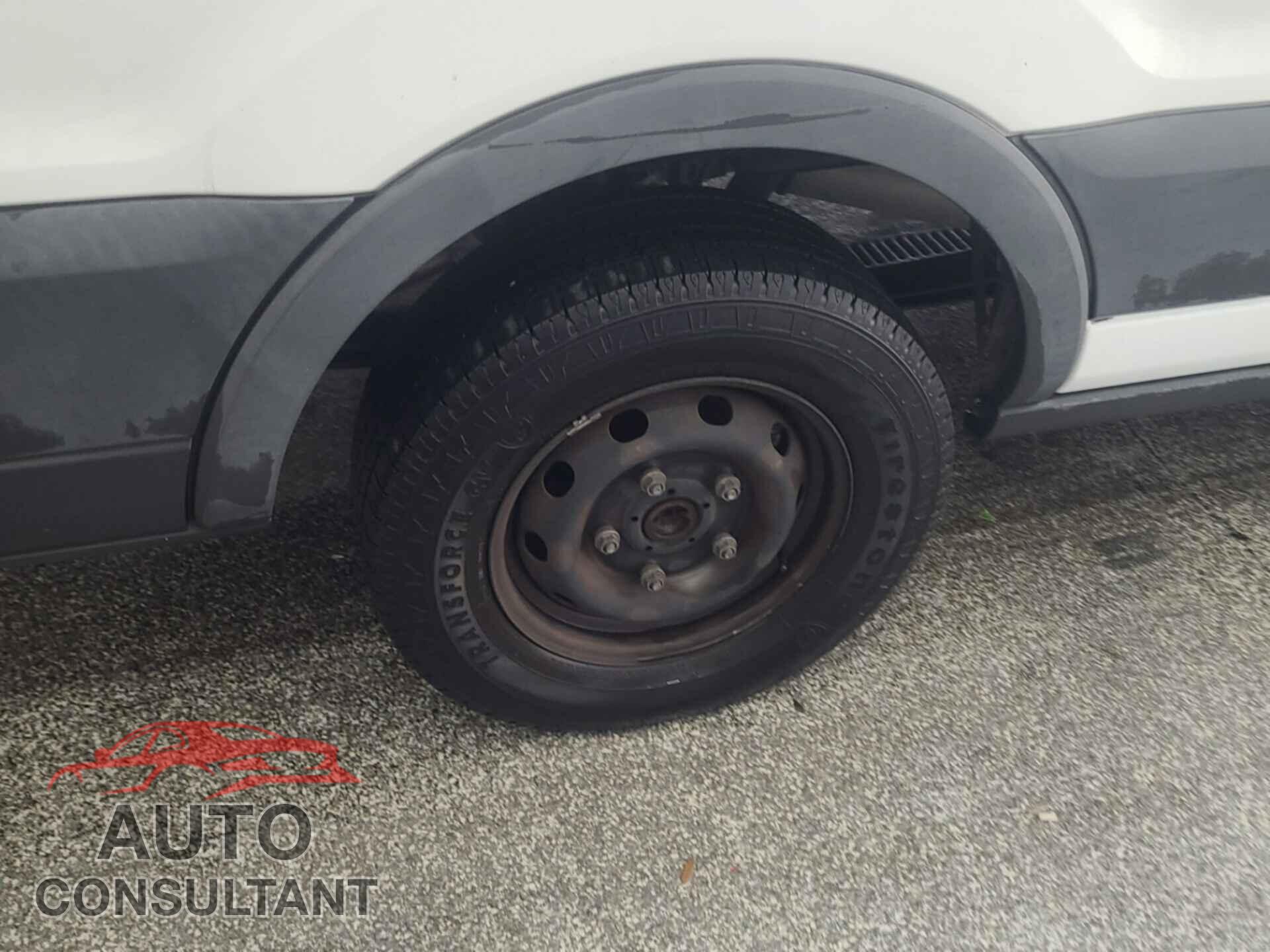 FORD TRANSIT 2017 - 1FTYR2CM5HKB06477