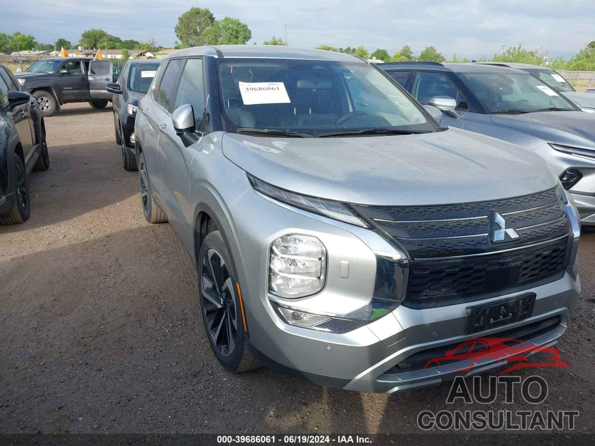 MITSUBISHI OUTLANDER 2023 - JA4J4UA82PZ031643