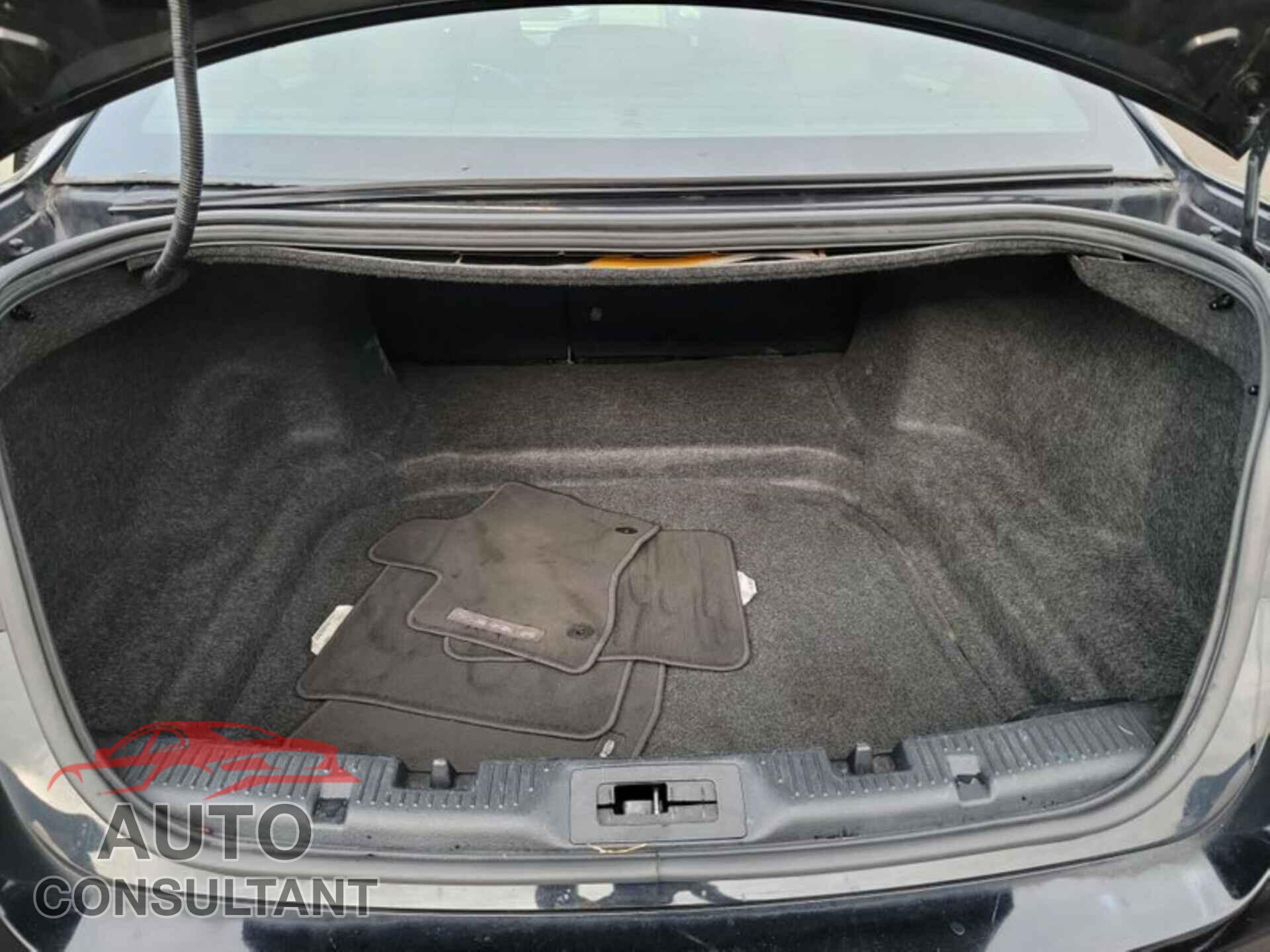 FORD TAURUS 2018 - 1FAHP2E86JG102720