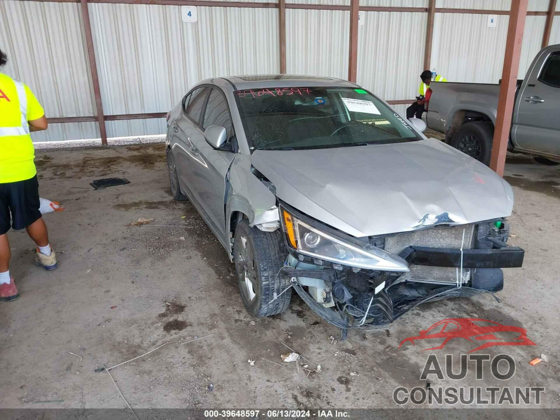 HYUNDAI ELANTRA 2019 - 5NPD84LF3KH431584