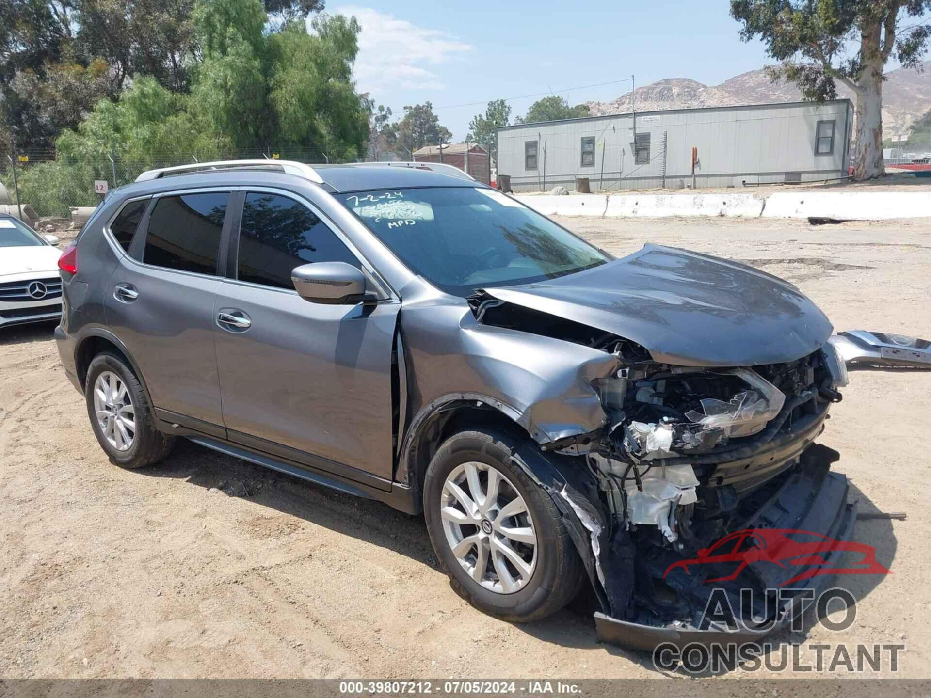 NISSAN ROGUE 2017 - KNMAT2MT9HP616570