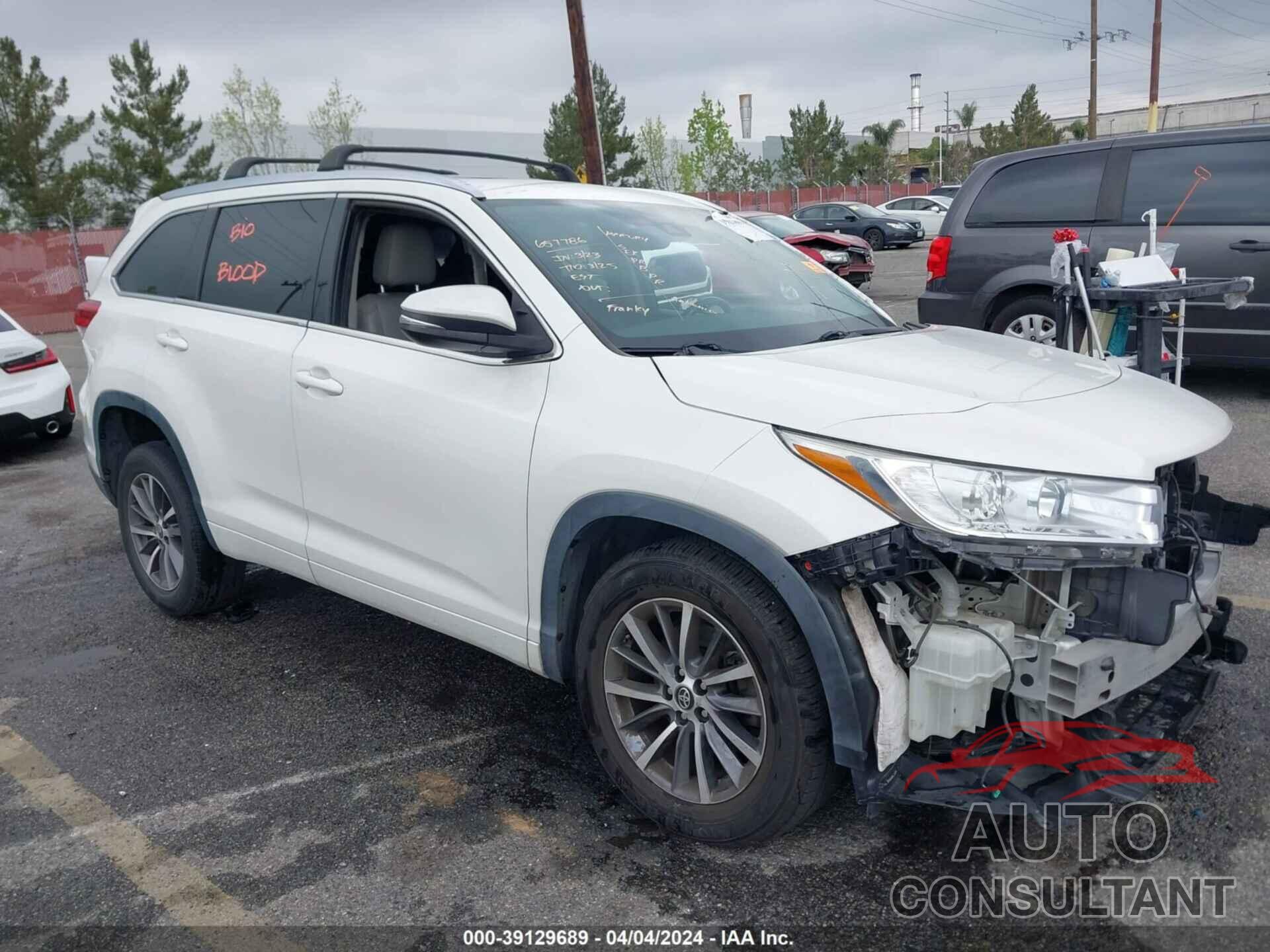 TOYOTA HIGHLANDER 2018 - 5TDKZRFH6JS549734