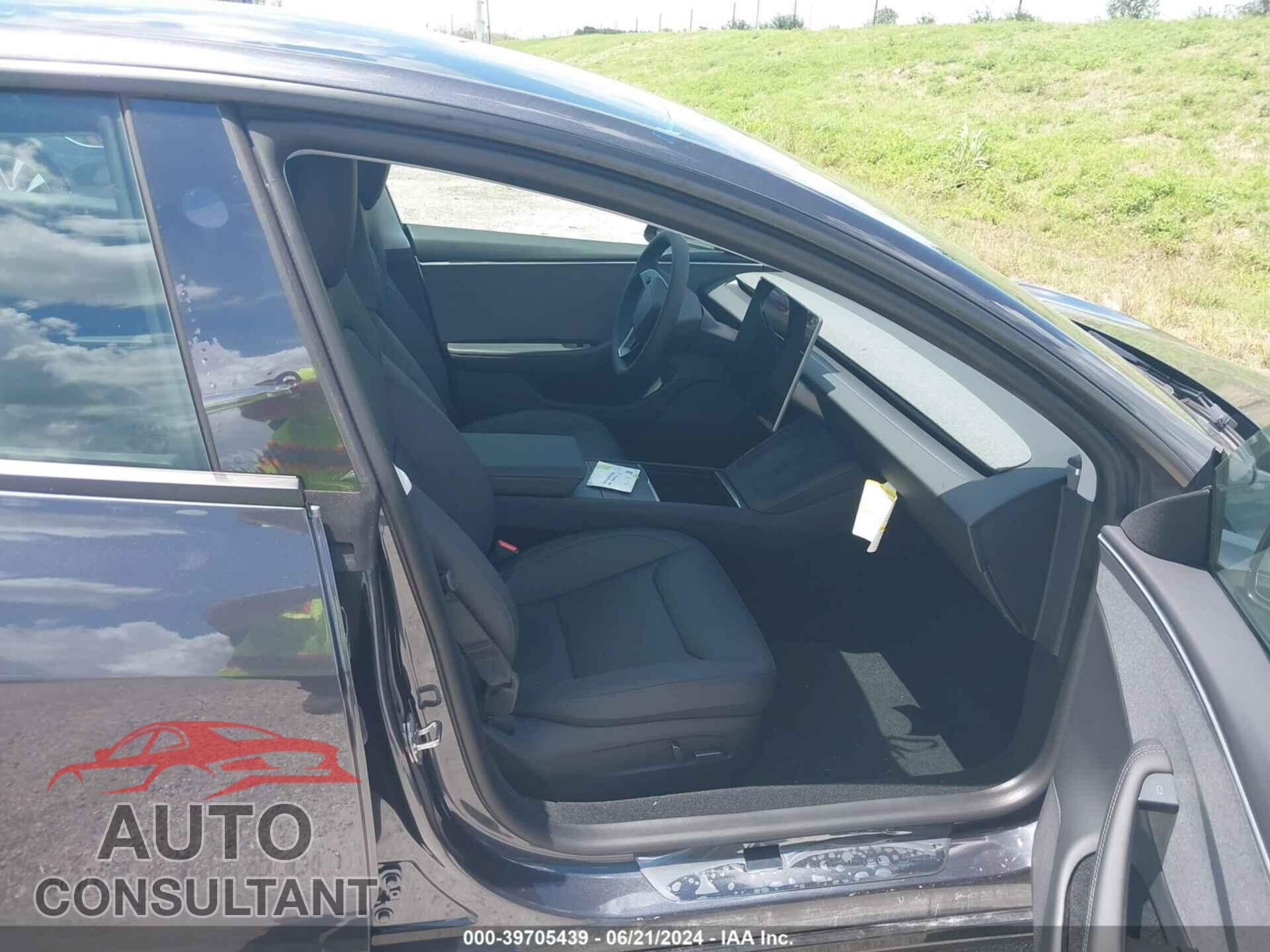 TESLA MODEL 3 2024 - 5YJ3E1EA7RF752587