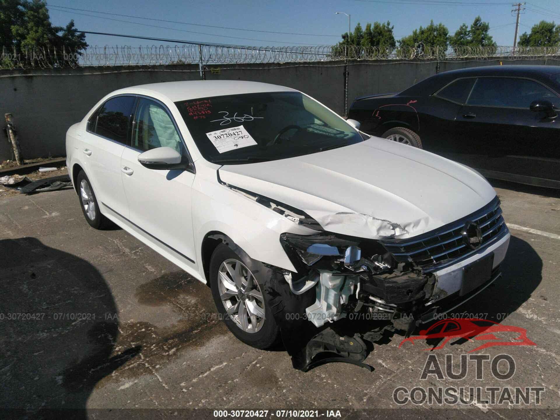 VOLKSWAGEN PASSAT 2017 - 1VWAT7A36HC003148