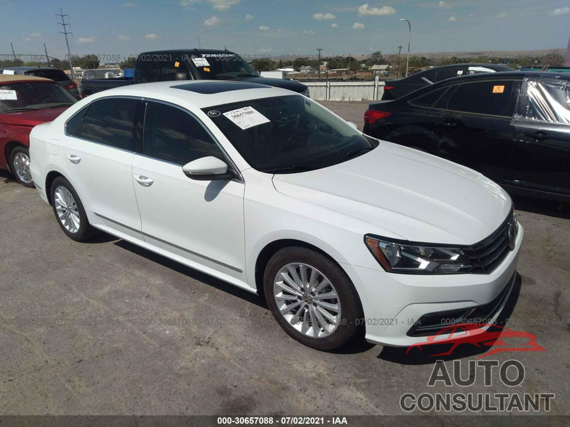 VOLKSWAGEN PASSAT 2017 - 1VWBT7A37HC044540