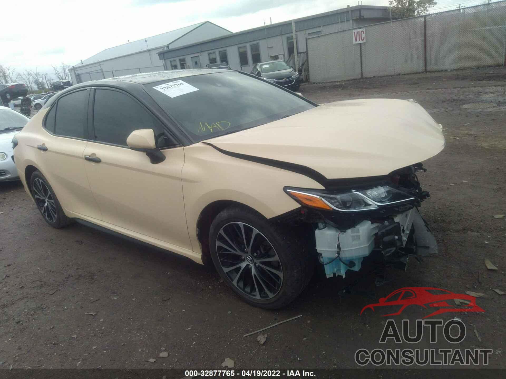 TOYOTA CAMRY 2018 - 4T1B11HK4JU577234
