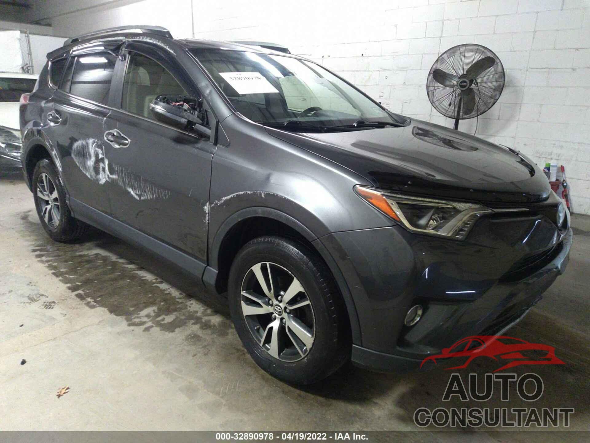 TOYOTA RAV4 2017 - JTMRFREV1HJ706530