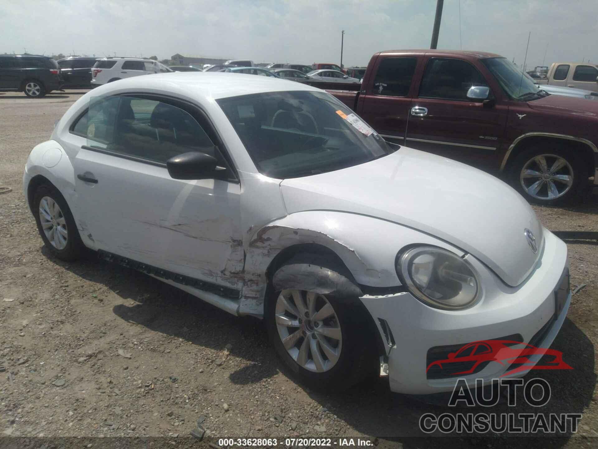 VOLKSWAGEN BEETLE 2018 - 3VWFD7AT8JM705687