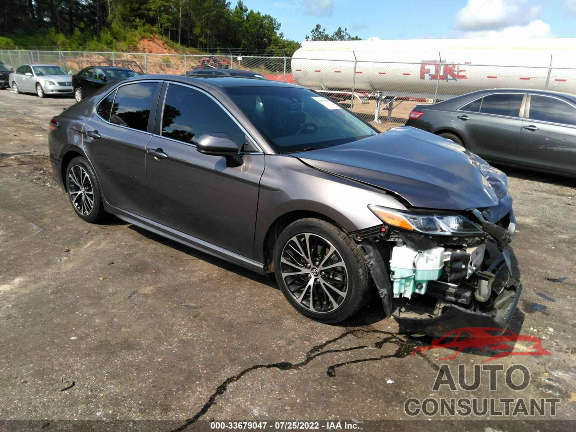 TOYOTA CAMRY 2018 - 4T1B11HK5JU047869