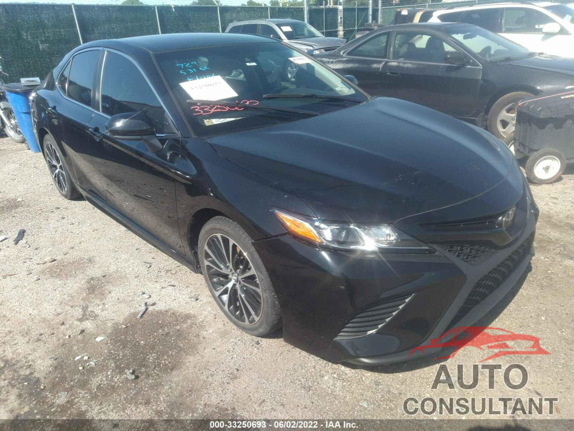 TOYOTA CAMRY 2018 - 4T1B11HK3JU112976