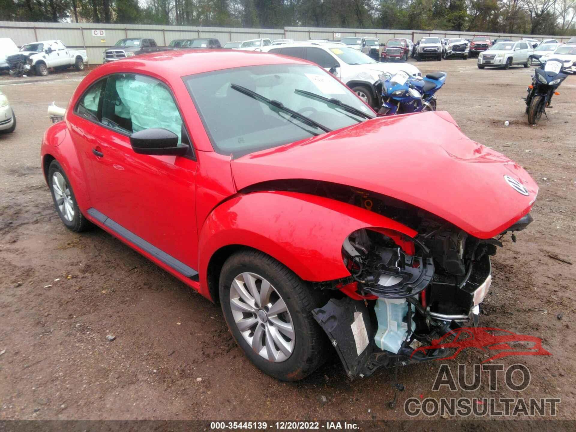 VOLKSWAGEN BEETLE 2018 - 3VWFD7AT0JM709166