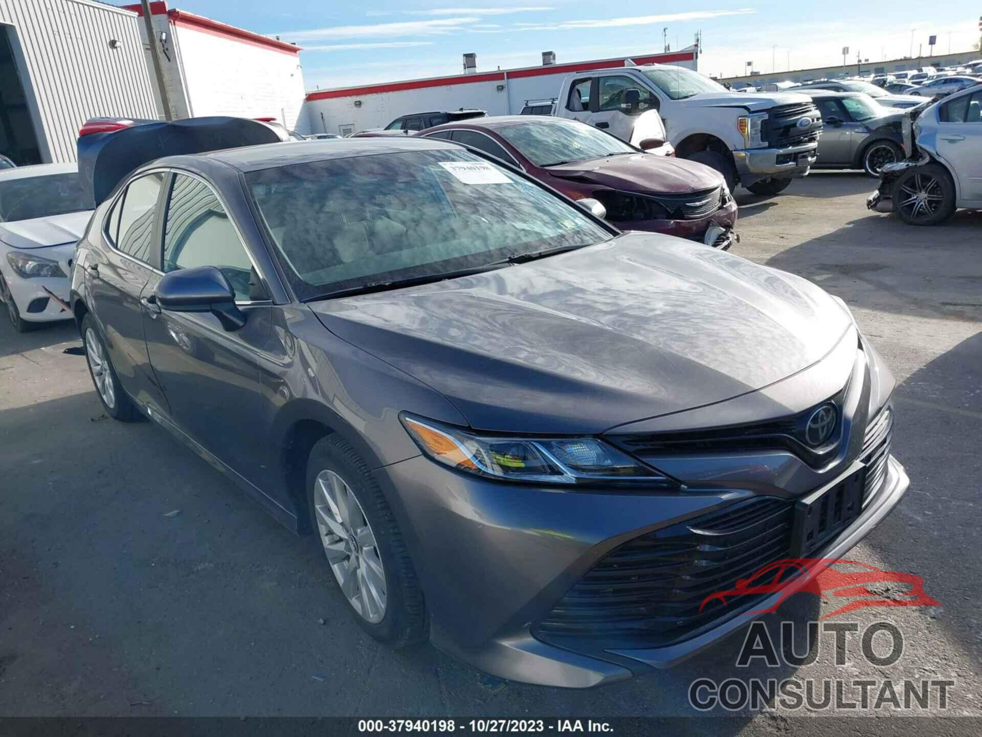 TOYOTA CAMRY 2018 - 4T1B11HK5JU570924
