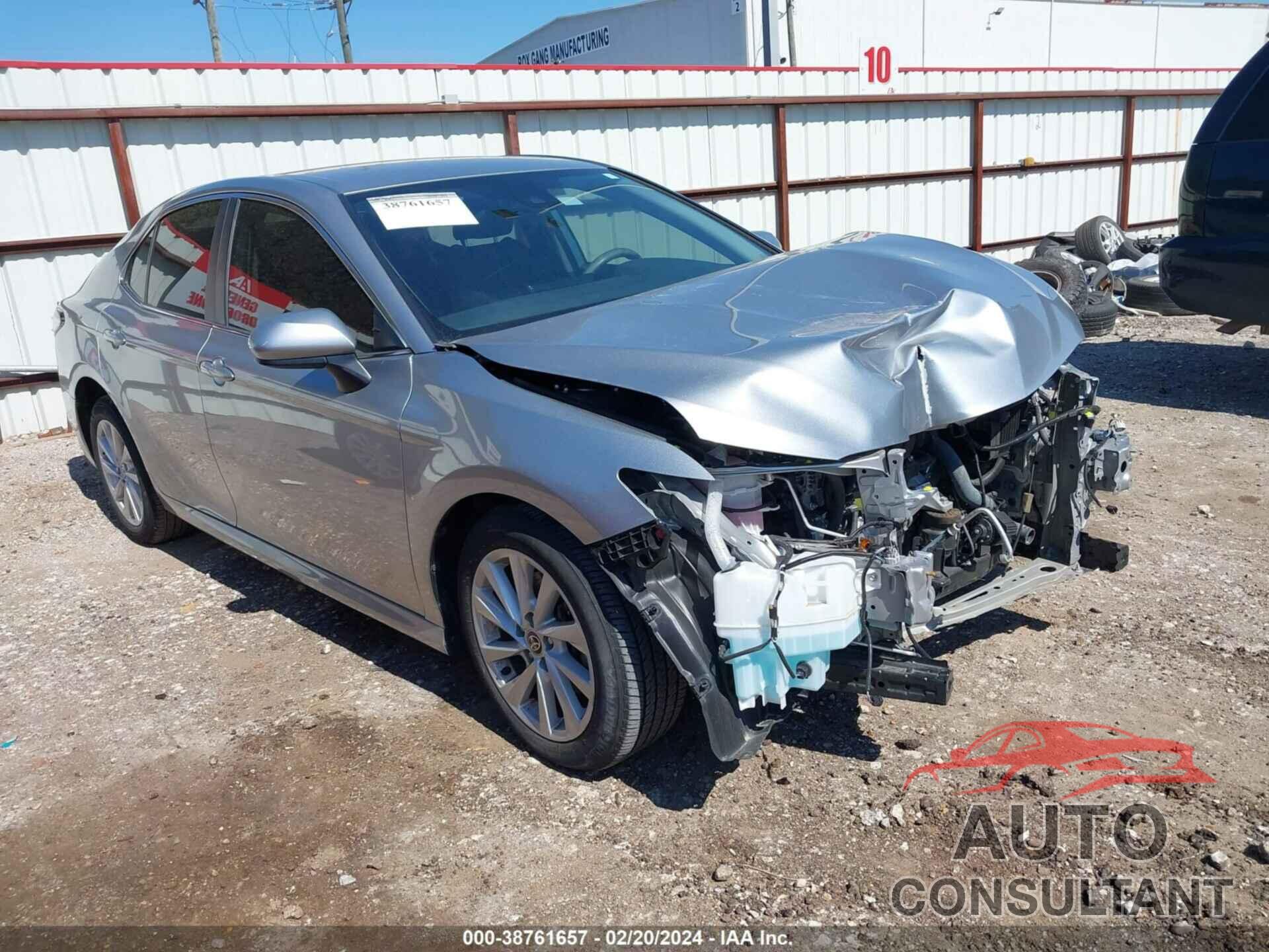TOYOTA CAMRY 2022 - 4T1C11AK0NU627776