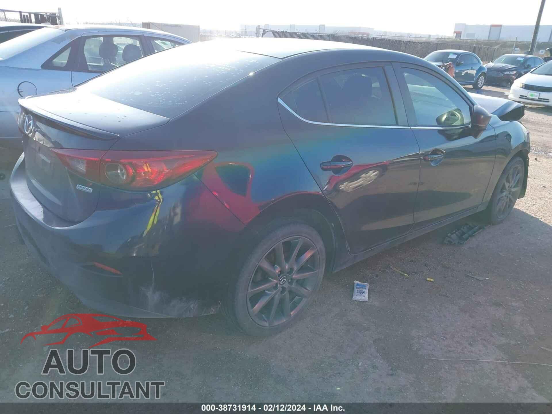 MAZDA 3 2018 - 3MZBN1V32JM183111