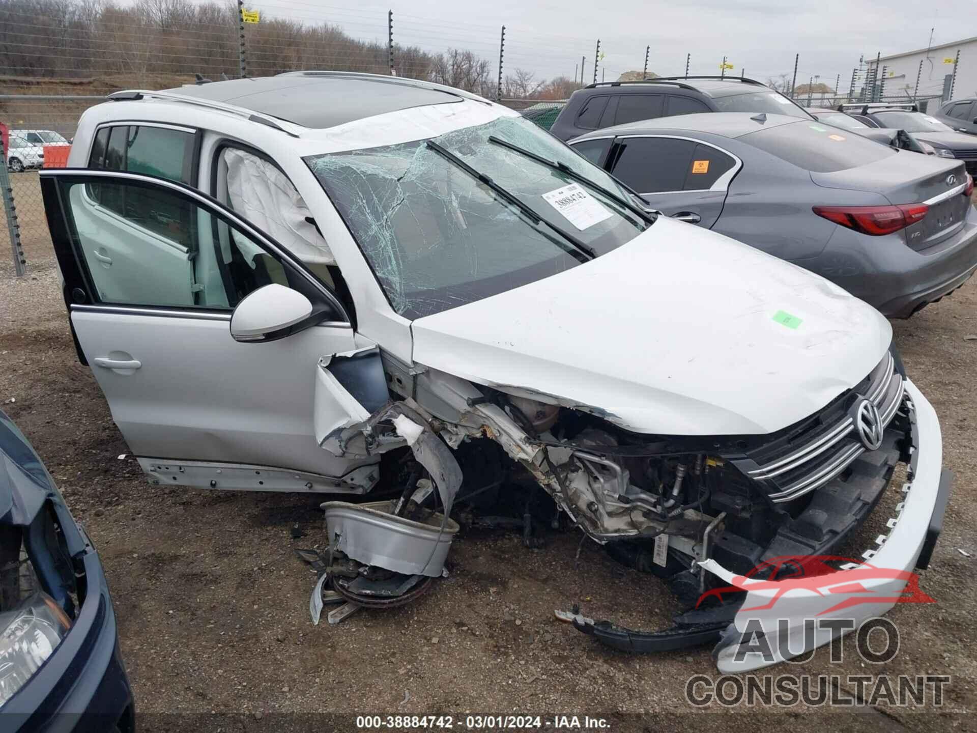 VOLKSWAGEN TIGUAN 2017 - WVGSV7AX3HK020432