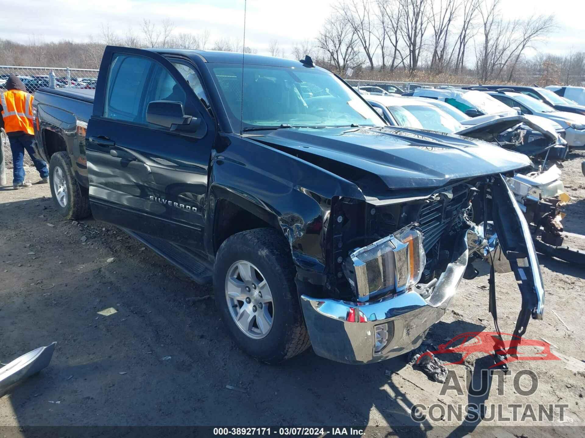 CHEVROLET SILVERADO 1500 2017 - 1GCRCREH9HZ233089