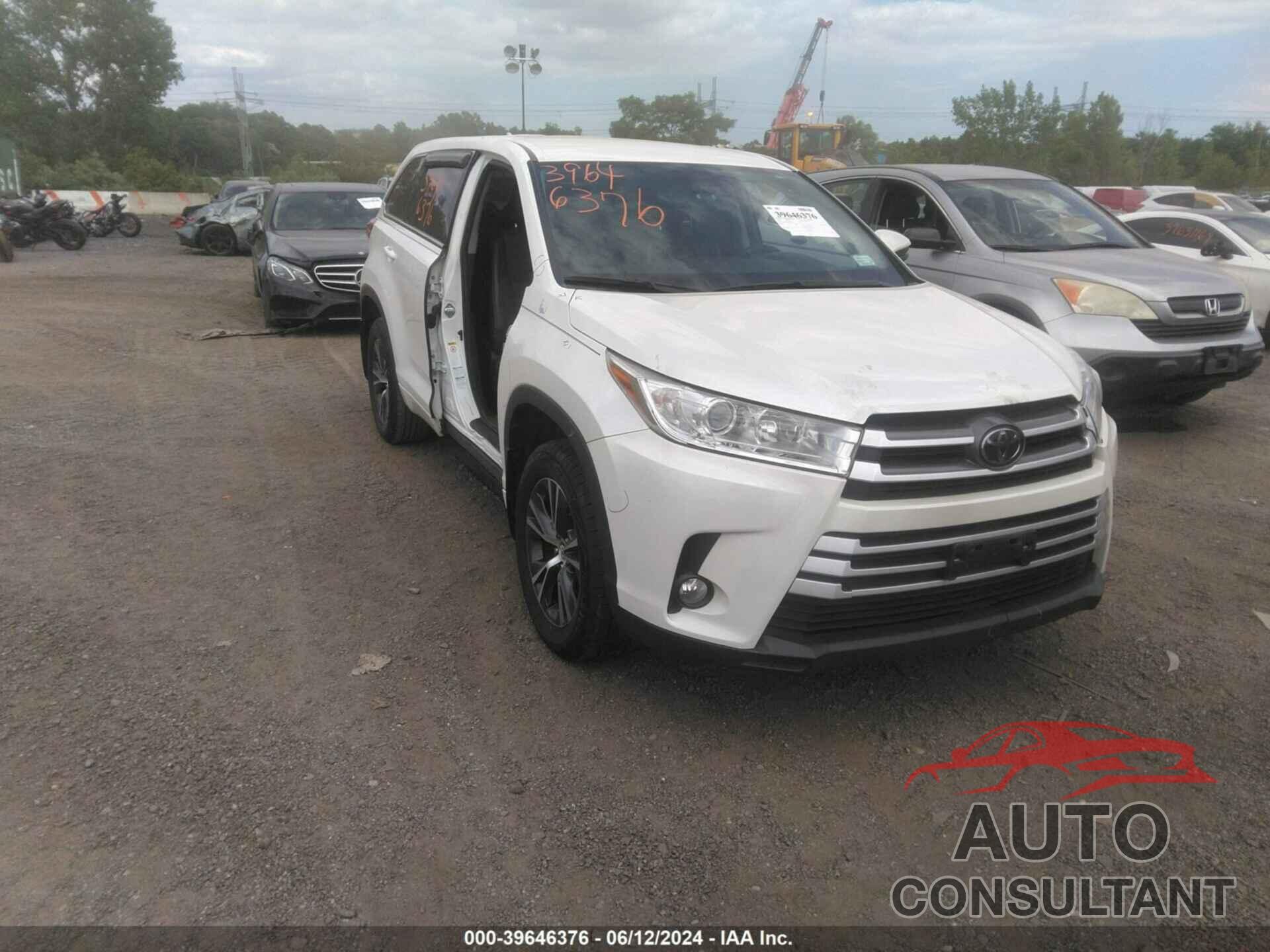 TOYOTA HIGHLANDER 2018 - 5TDBZRFH9JS883093