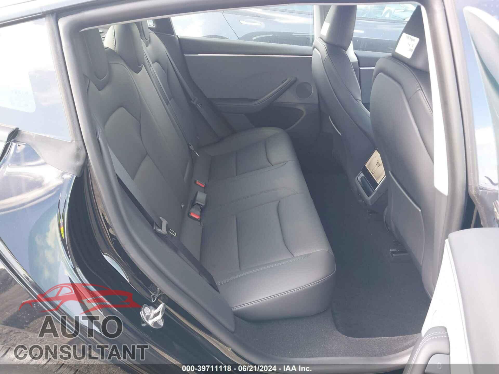TESLA MODEL 3 2024 - 5YJ3E1EA2RF752352