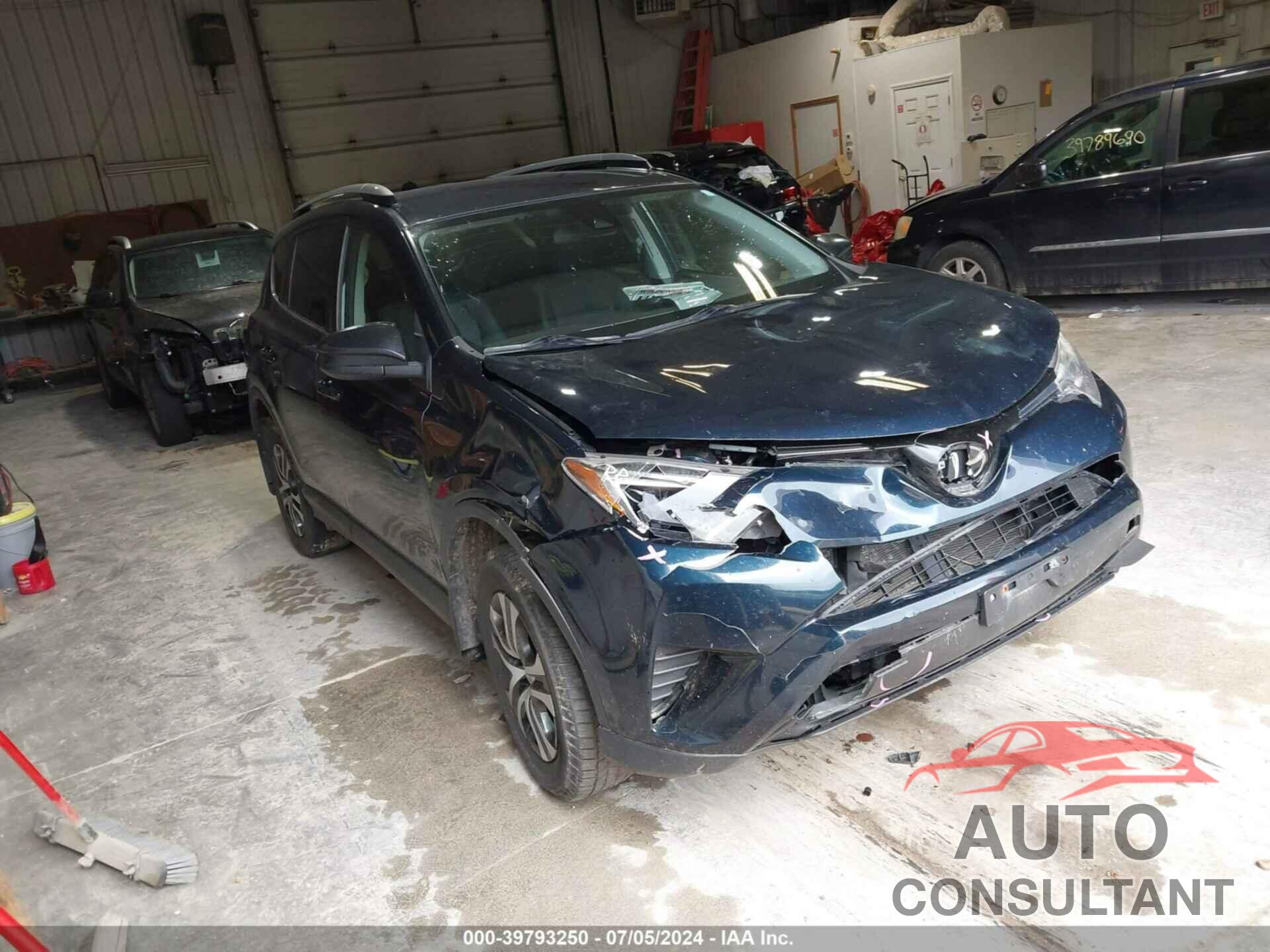 TOYOTA RAV4 2017 - JTMBFREV9HJ152753