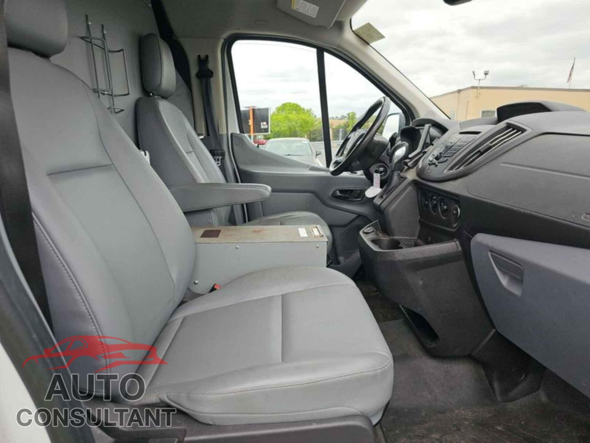 FORD TRANSIT 2017 - 1FTYR1YM5HKB49574
