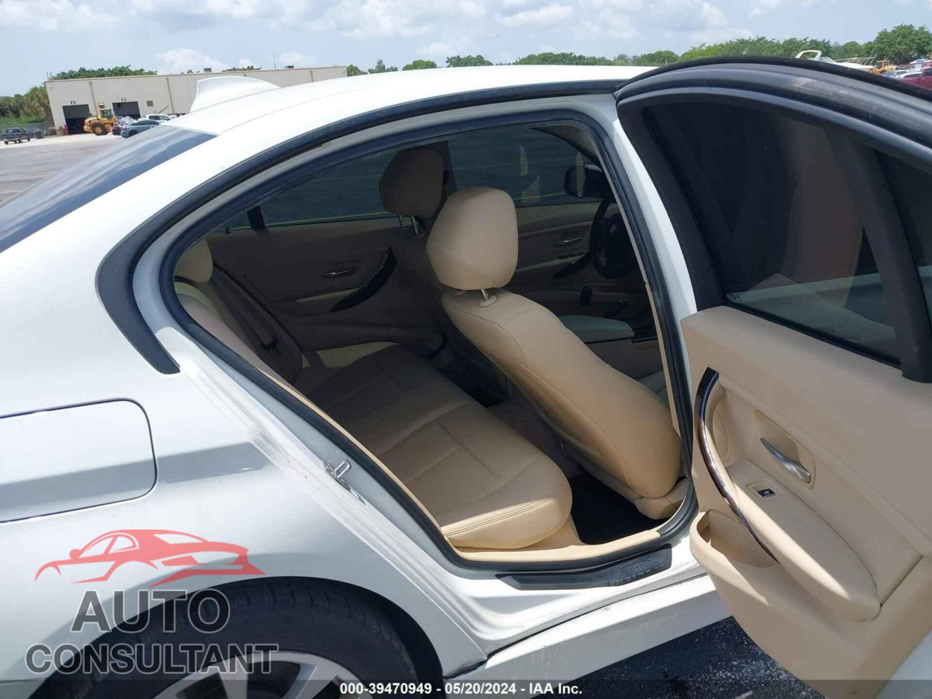 BMW 320I 2016 - WBA8E5G57GNU20481
