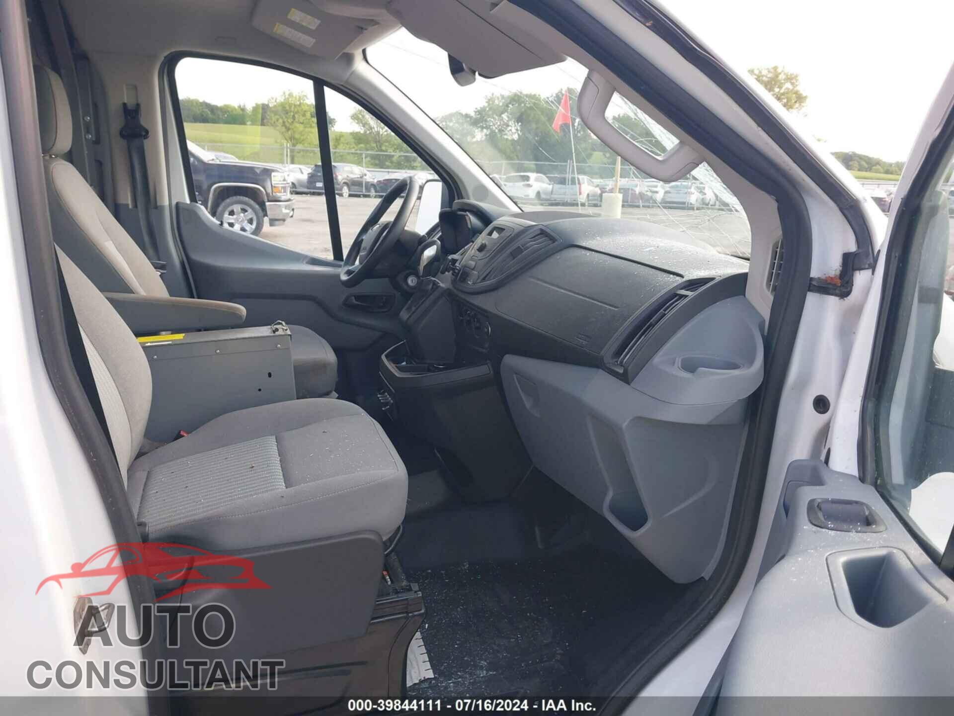 FORD TRANSIT-150 2017 - 1FTYE2YM8HKB49747