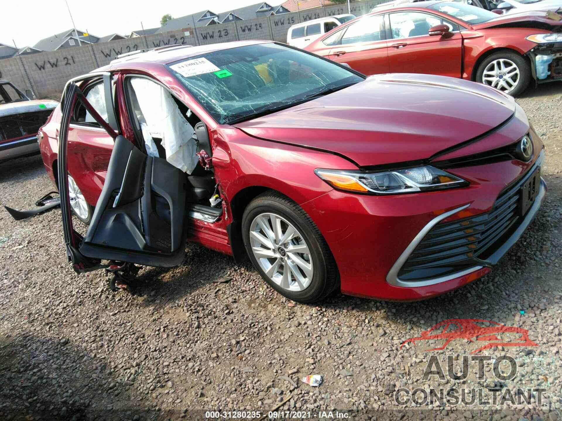 TOYOTA CAMRY 2021 - 4T1C11AK7MU529102