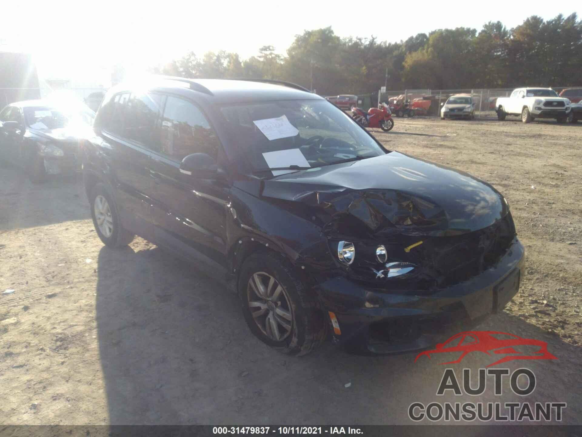 VOLKSWAGEN TIGUAN 2016 - WVGBV7AX2GW578487