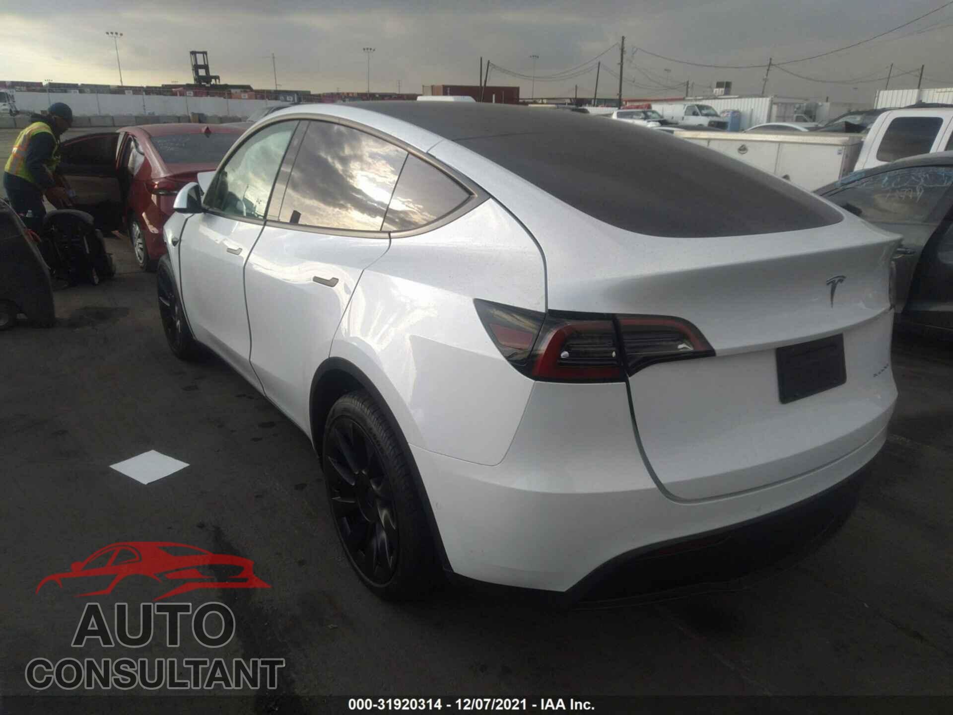 TESLA MODEL Y 2021 - 5YJYGDEE7MF278444